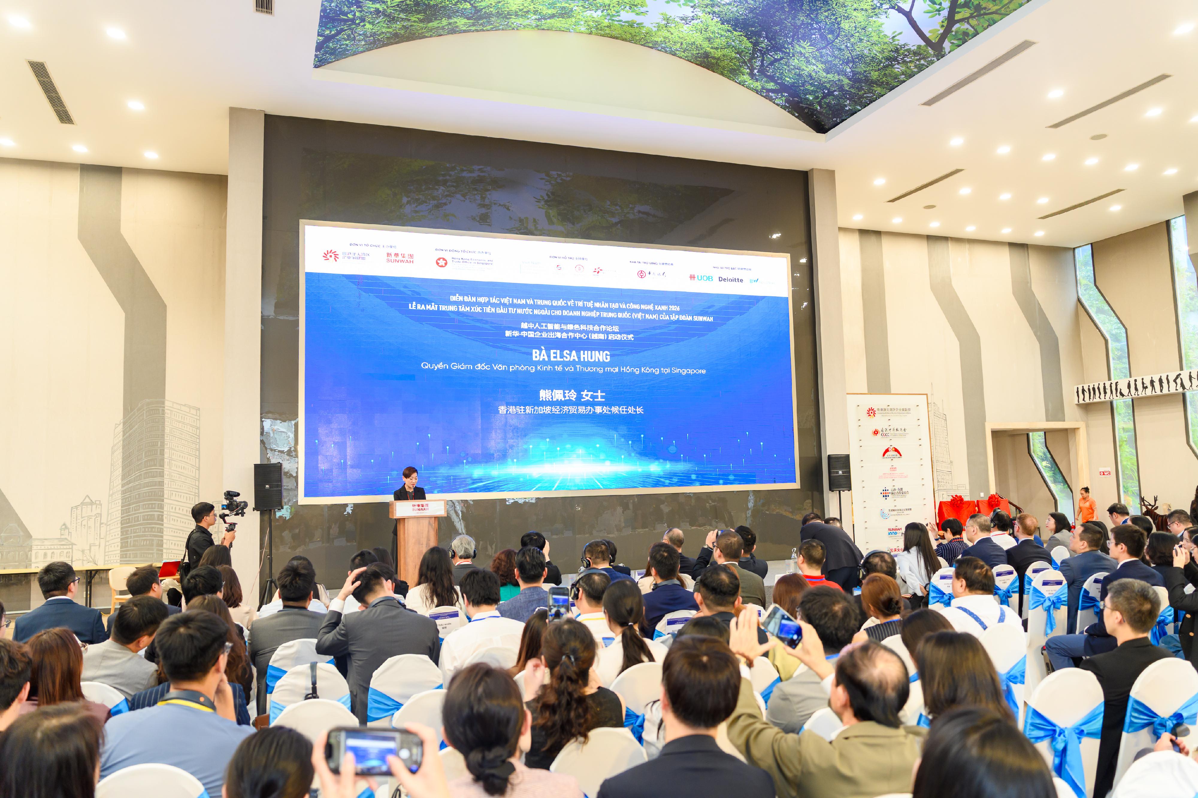 The Hong Kong Economic and Trade Office in Singapore (Singapore ETO) is continuing its efforts to promote business and investment in 2026, focusing on its two major markets, Singapore and Vietnam. In January, three technology-focused business and investment seminars were organised, attracting more than 260 business owners, senior executives and industry practitioners interested in exploring opportunities in Hong Kong and the Guangdong-Hong Kong-Macao Greater Bay Area (GBA). The Economic and Trade Express was also introduced to them through these opportunities. On January 28, the Singapore ETO and the GBA Entrepreneurs Alliance co-organised the Vietnam-China Cooperation Forum on Artificial Intelligence and Green Technology 2026 in Ho Chi Minh City, Vietnam.  Photo shows the Director of the Singapore ETO (designate), Ms Elsa Hung, delivering her opening remarks.