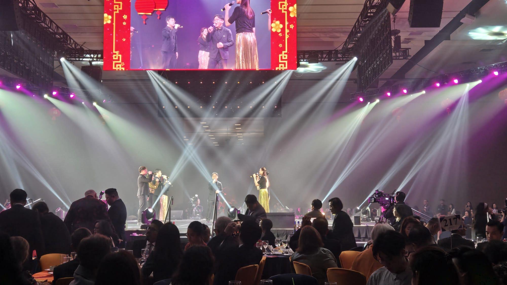 香港無伴奏合唱團Brio Singers二月十四日(多倫多時間)於安大略省多倫多在頤康基金會舉辦的第三十七屆龍宴上獻藝。