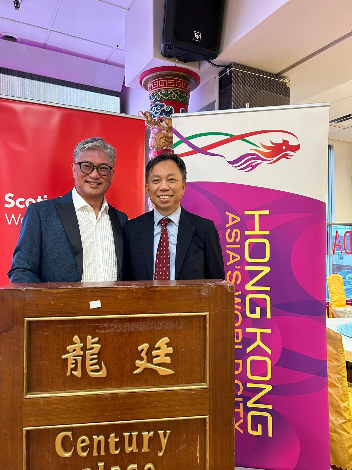 The Director of the Hong Kong Economic and Trade Office (Toronto), Mr Bill Wong (right), is pictured with the President of the Hong Kong-Canada Business Association (HKCBA) (Edmonton Section), Mr Hubert Lau (left), at the Lunar New Year Gala hosted by the HKCBA (Edmonton Section) in Edmonton on February 5 (Edmonton time).
