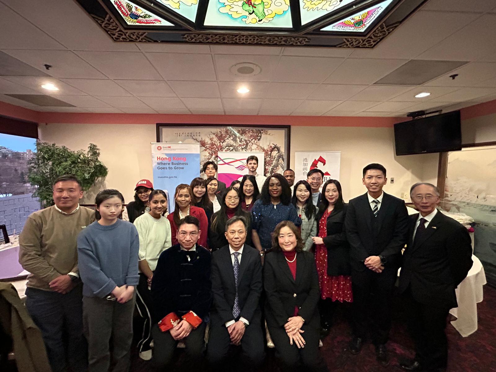 The Director of the Hong Kong Economic and Trade Office (Toronto), Mr Bill Wong (centre), is pictured with the Regional Director (Americas) of the Hong Kong Trade Development Council, Ms Regina Lai (fifth left), the President of the Hong Kong-Canada Business Association (HKCBA) (Calgary Section), Mr Ben Leung (third left), and the HKCBA Calgary Scholarship recipients and university representatives at a student reception in Calgary on February 6 (Calgary time).