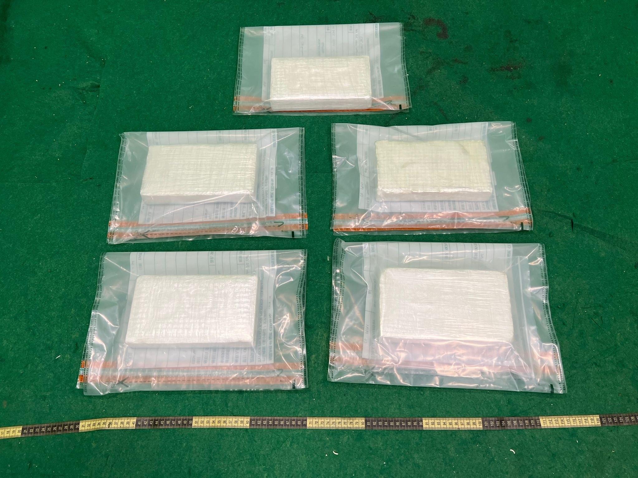Hong Kong Customs yesterday (February 15) detected two drug trafficking cases involving passengers at Hong Kong International Airport and seized about 10 kilograms of suspected cocaine, with a total estimated market value of about $9 million. Two males were arrested. Photo shows the suspected cocaine seized.