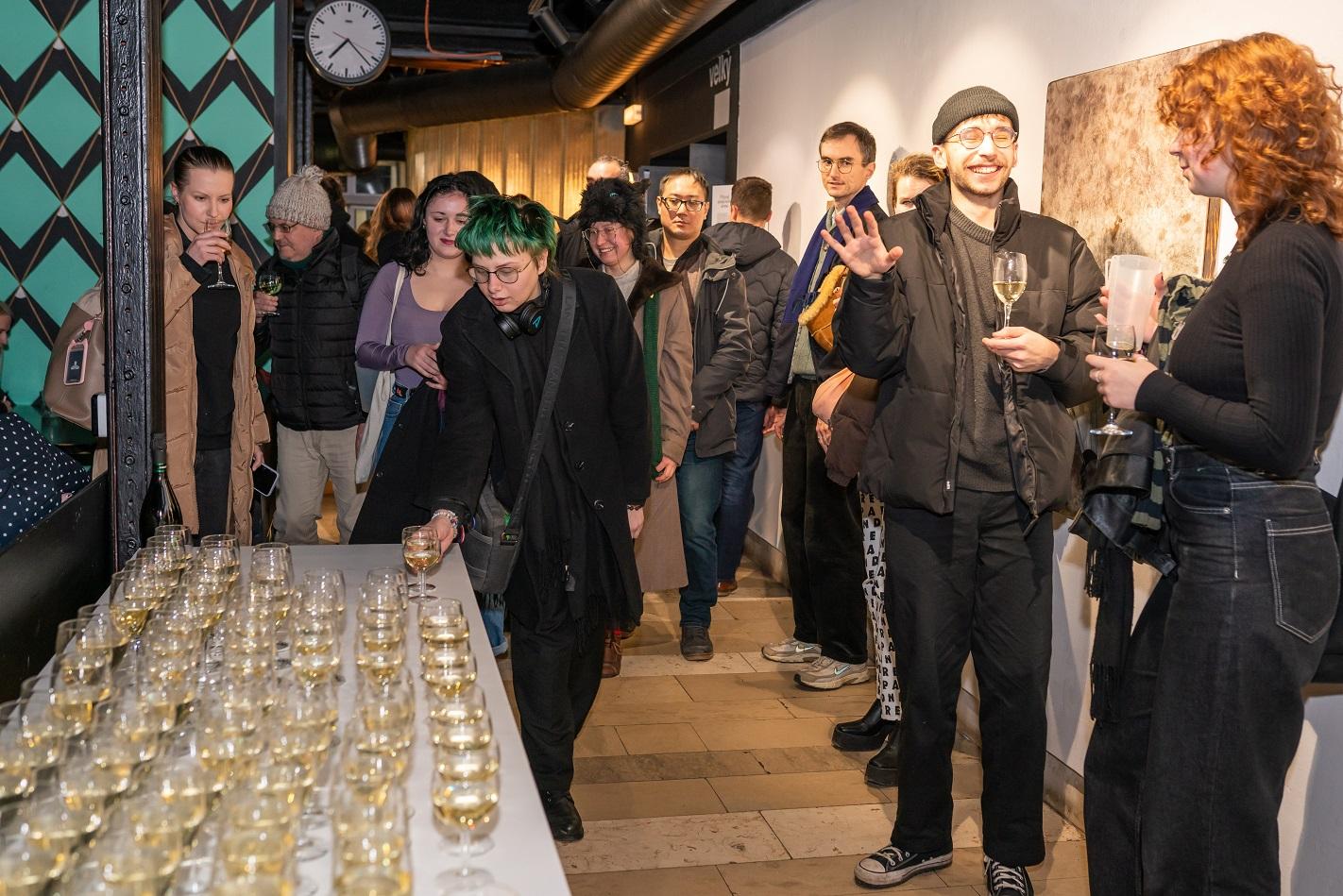 香港駐柏林經濟貿易辦事處支持香港電影在捷克布爾諾舉行的Filmasia Presents影展中放映。圖示嘉賓參與《花樣年華》放映後酒會。