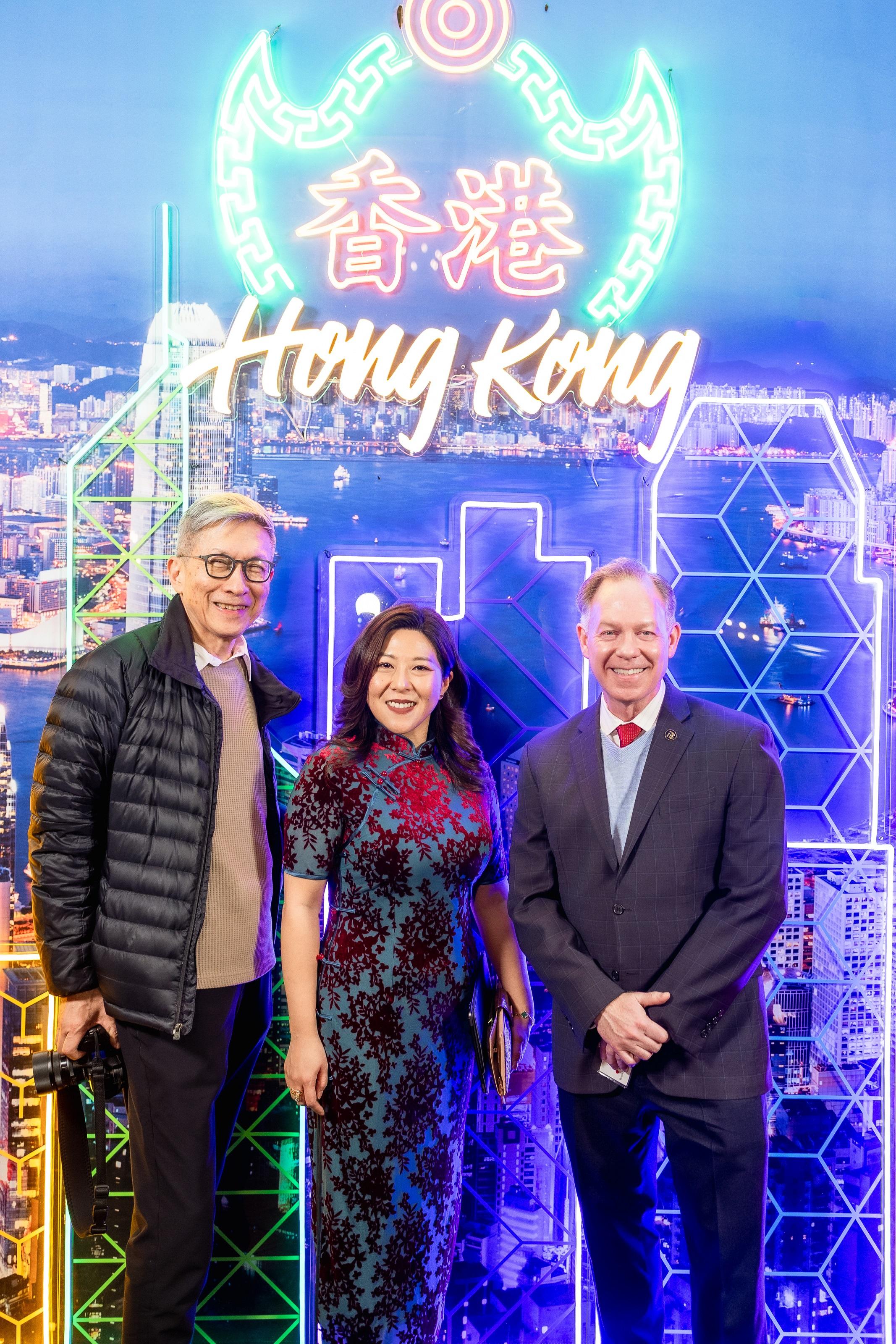 The Hong Kong Economic and Trade Office in New York (New York ETO) welcomed the Year of the Horse at its annual Hong Kong Spring Reception in New York on February 18 (New York time). Photo shows the Director of the New York ETO, Ms Maisie Ho (centre), with the Executive Director of Chinatown Partnership Local Development Corporation, Mr Wellington Chen (left), and the President and CEO of Brooklyn Chamber of Commerce, Mr Randy Peers (right). 

