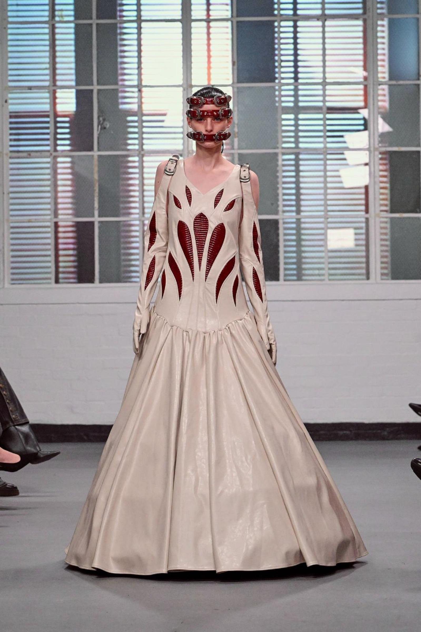 The Hong Kong Economic and Trade Office in London supported Fashion Hong Kong at London Fashion Week Autumn/Winter 2026 on February 19 (London time), showcasing four outstanding fashion labels from Hong Kong. Photo shows a design of ANGUS TSUI.