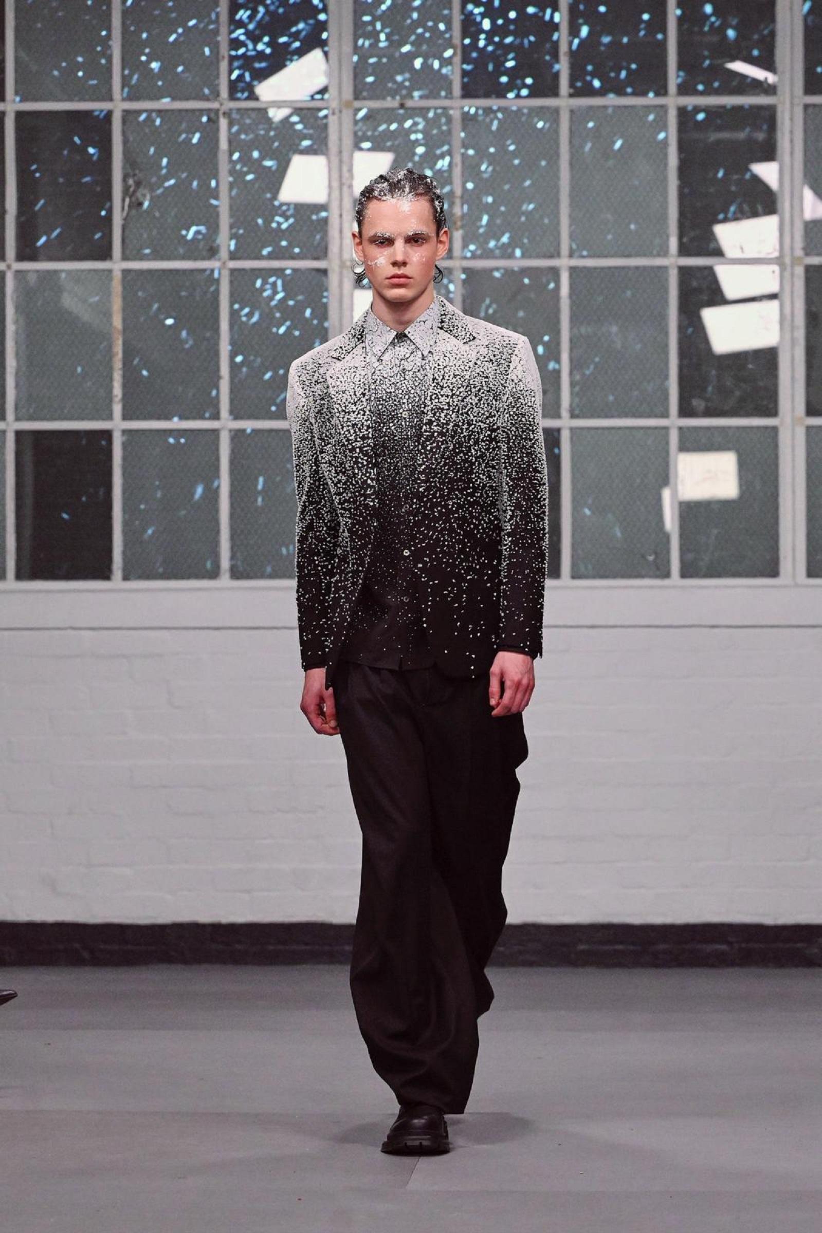 The Hong Kong Economic and Trade Office in London supported Fashion Hong Kong at London Fashion Week Autumn/Winter 2026 on February 19 (London time), showcasing four outstanding fashion labels from Hong Kong. Photo shows a design of HARRISON WONG.