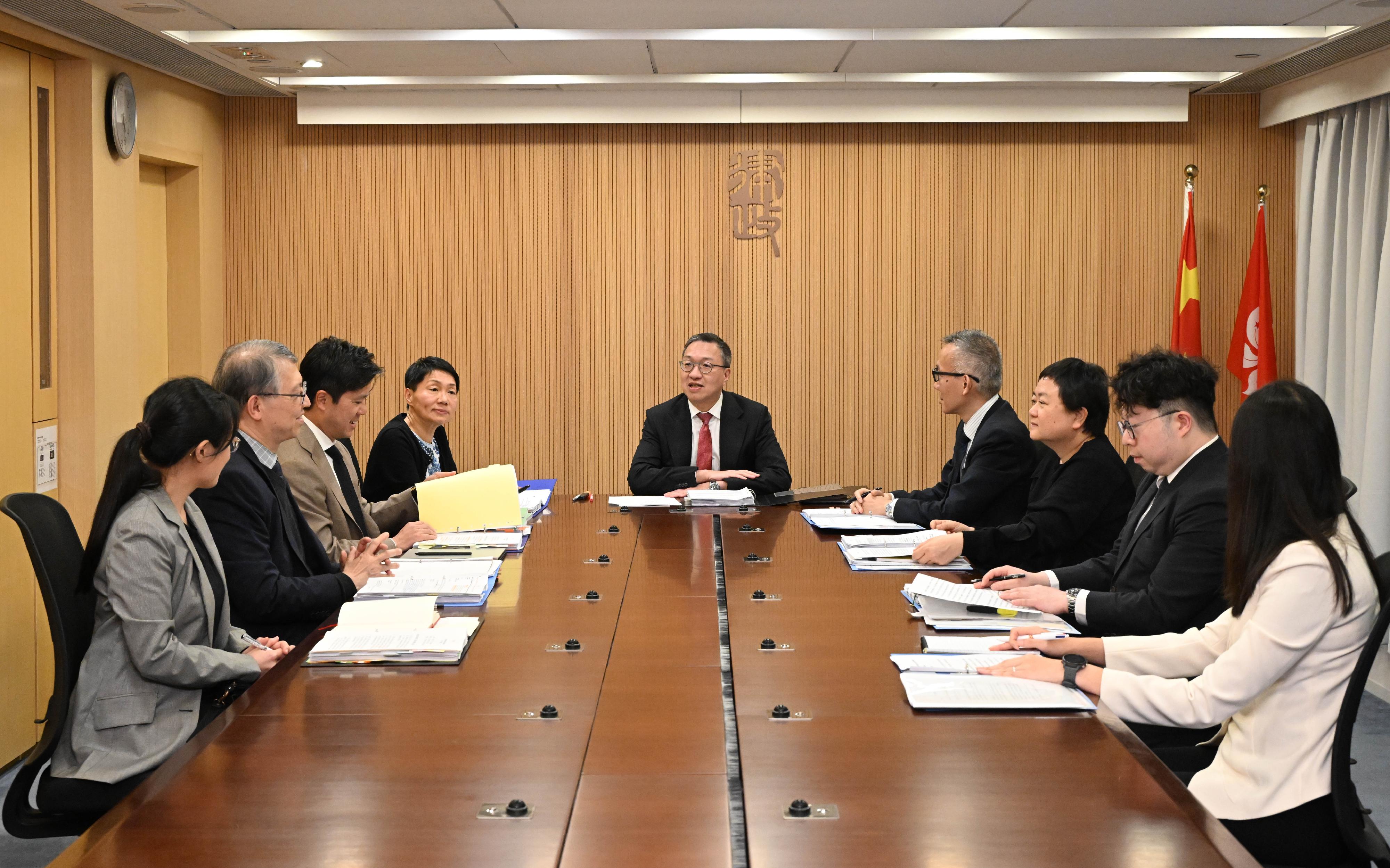 The high-level preparatory group for aligning with the 15th Five-Year Plan under the Department of Justice convened its first meeting today (February 20). Photo shows the Secretary for Justice, Mr Paul Lam, SC (centre), chairing the meeting.