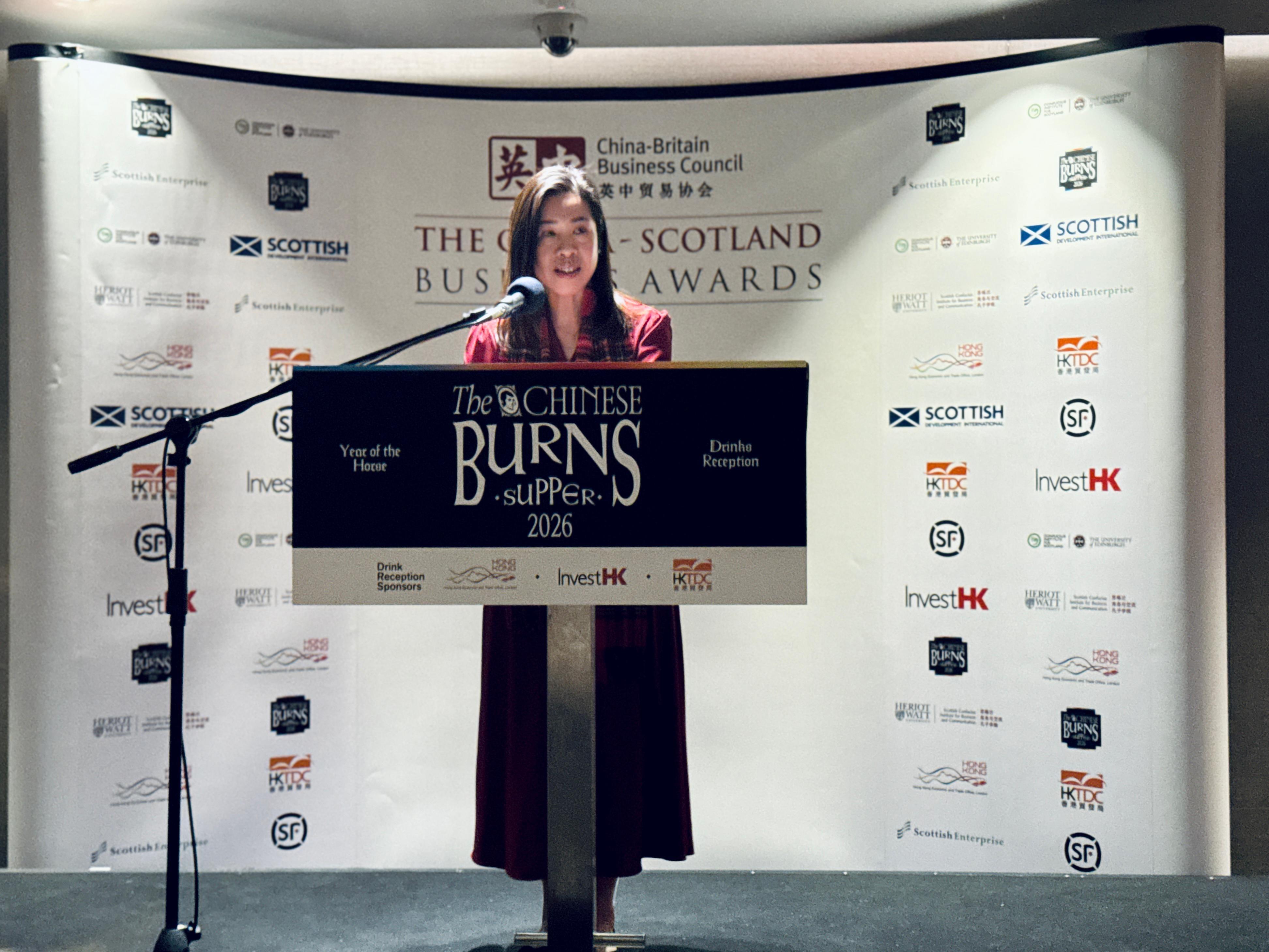 The Hong Kong Economic and Trade Office in London (London ETO), Invest Hong Kong, and the Hong Kong Trade Development Council hosted the pre-dinner reception for the Chinese Burns Supper of the China-Britain Business Council in Edinburgh, Scotland on February 19 (Edinburgh time). Photo shows the Director-General of the London ETO, Miss Fiona Chau, delivering a speech at the reception.