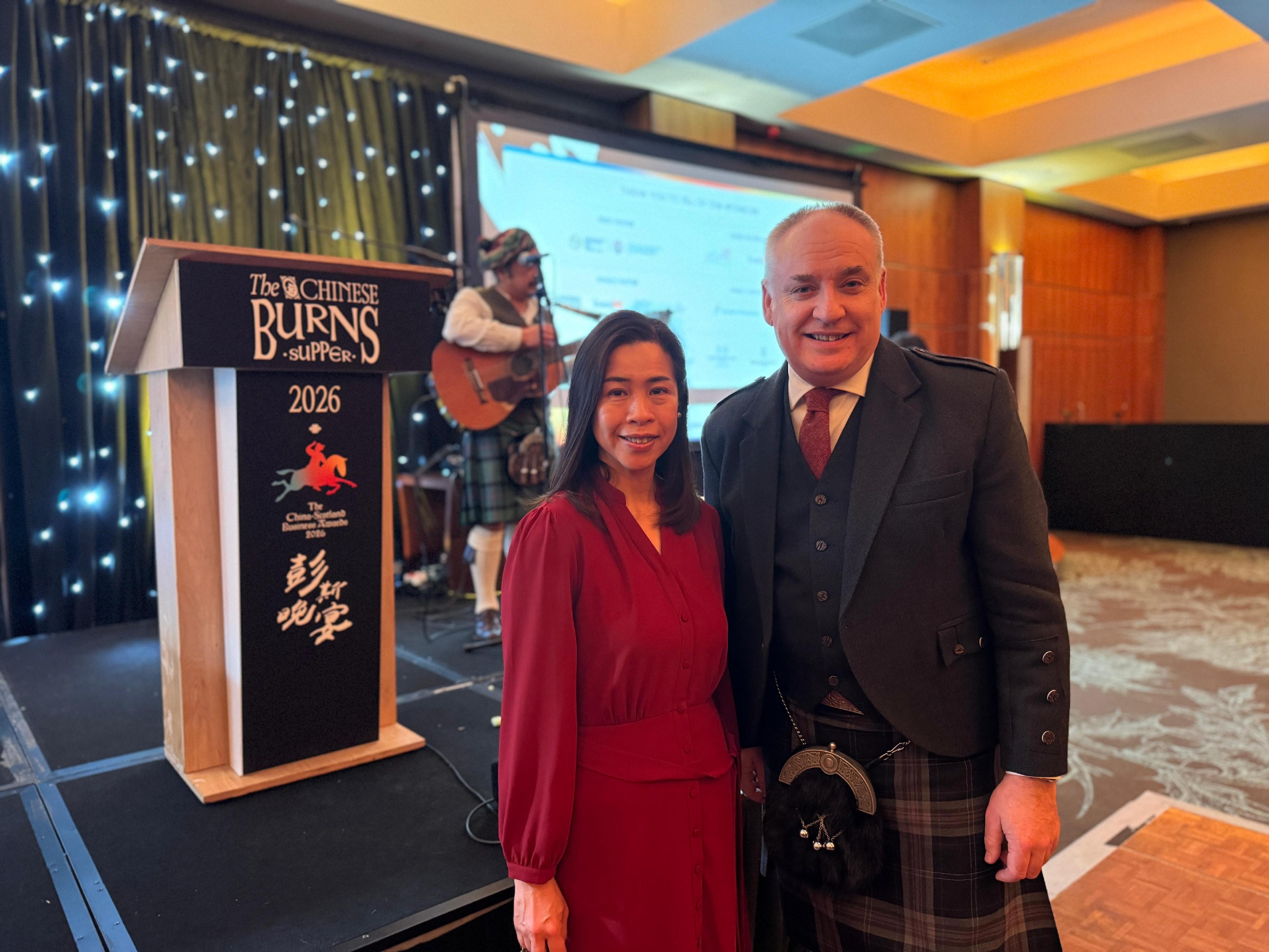 The Hong Kong Economic and Trade Office in London (London ETO), Invest Hong Kong, and the Hong Kong Trade Development Council supported the China-Britain Business Council to organise the Chinese Burns Supper in Edinburgh, Scotland on February 19 (Edinburgh time). Photo shows the Director-General of the London ETO, Miss Fiona Chau (left) and the Minister for Business and Employment of Scotland, Mr Richard Lochhead (right).