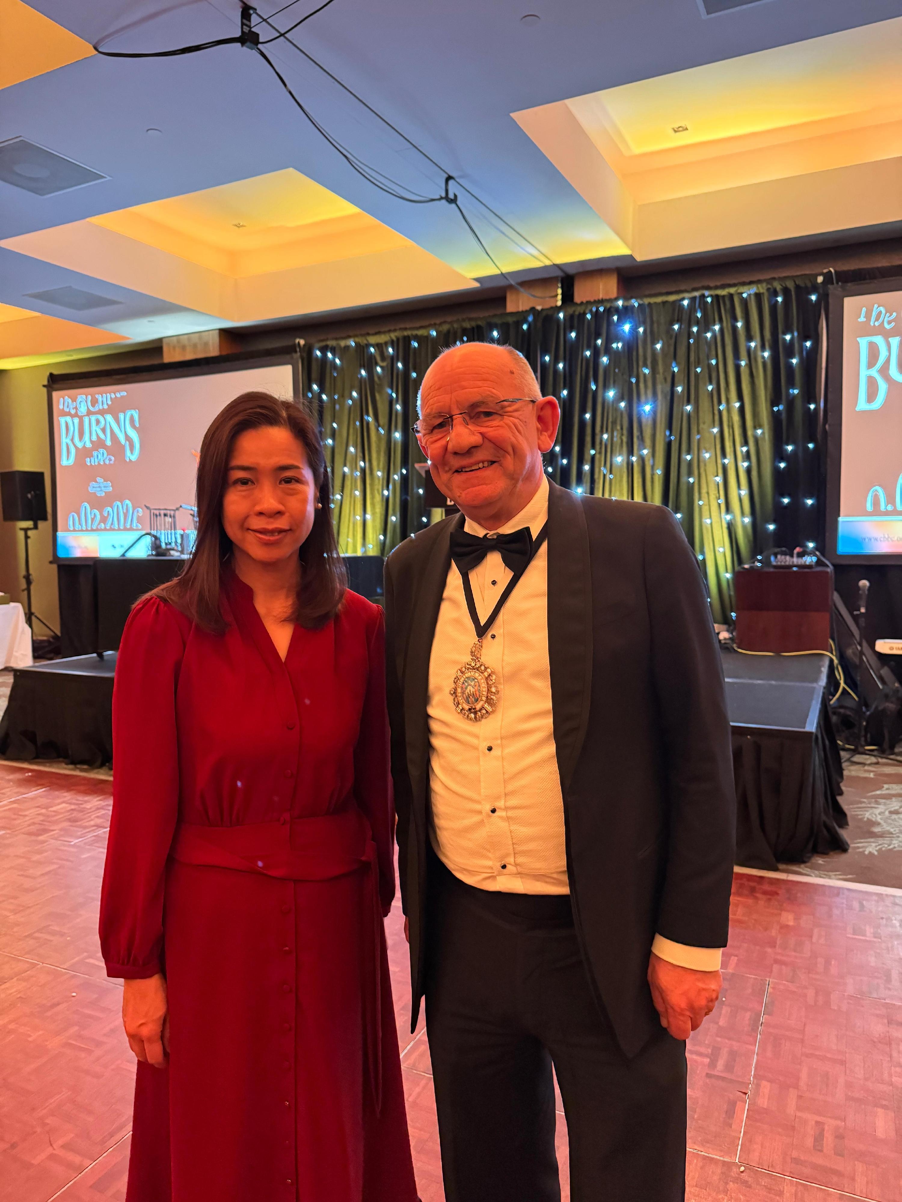 The Hong Kong Economic and Trade Office in London (London ETO), Invest Hong Kong, and the Hong Kong Trade Development Council supported the China-Britain Business Council to organise the Chinese Burns Supper in Edinburgh, Scotland on February 19 (Edinburgh time). Photo shows the Director-General of the London ETO, Miss Fiona Chau (left) and the Lord Provost of Edinburgh, Mr Robert Aldridge (right).