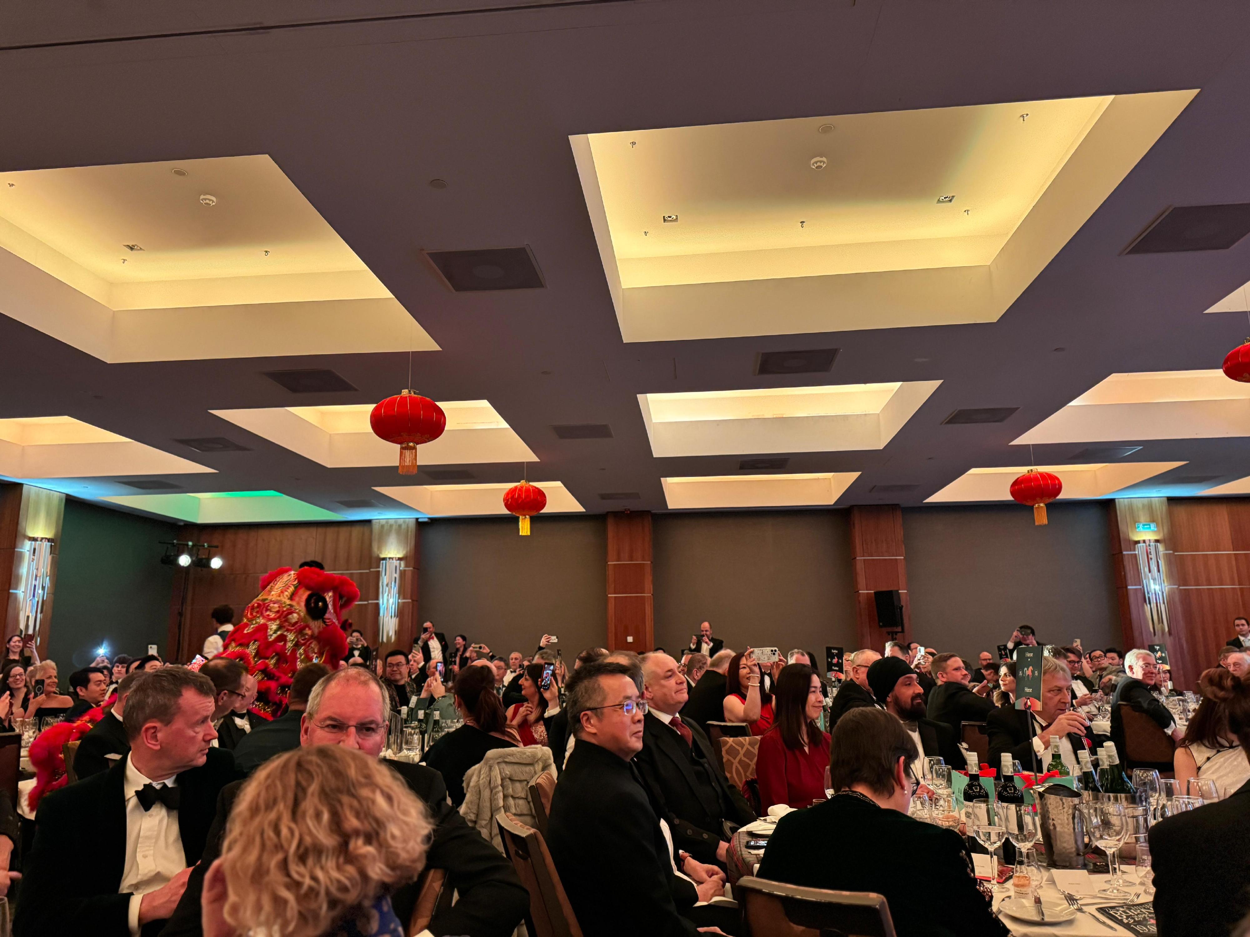 The Hong Kong Economic and Trade Office in London (London ETO), Invest Hong Kong, and the Hong Kong Trade Development Council supported the China-Britain Business Council to organise the Chinese Burns Supper in Edinburgh, Scotland on February 19 (Edinburgh time). The event was attended by over 260 guests from the local governments, as well as the business, academic and cultural sectors.