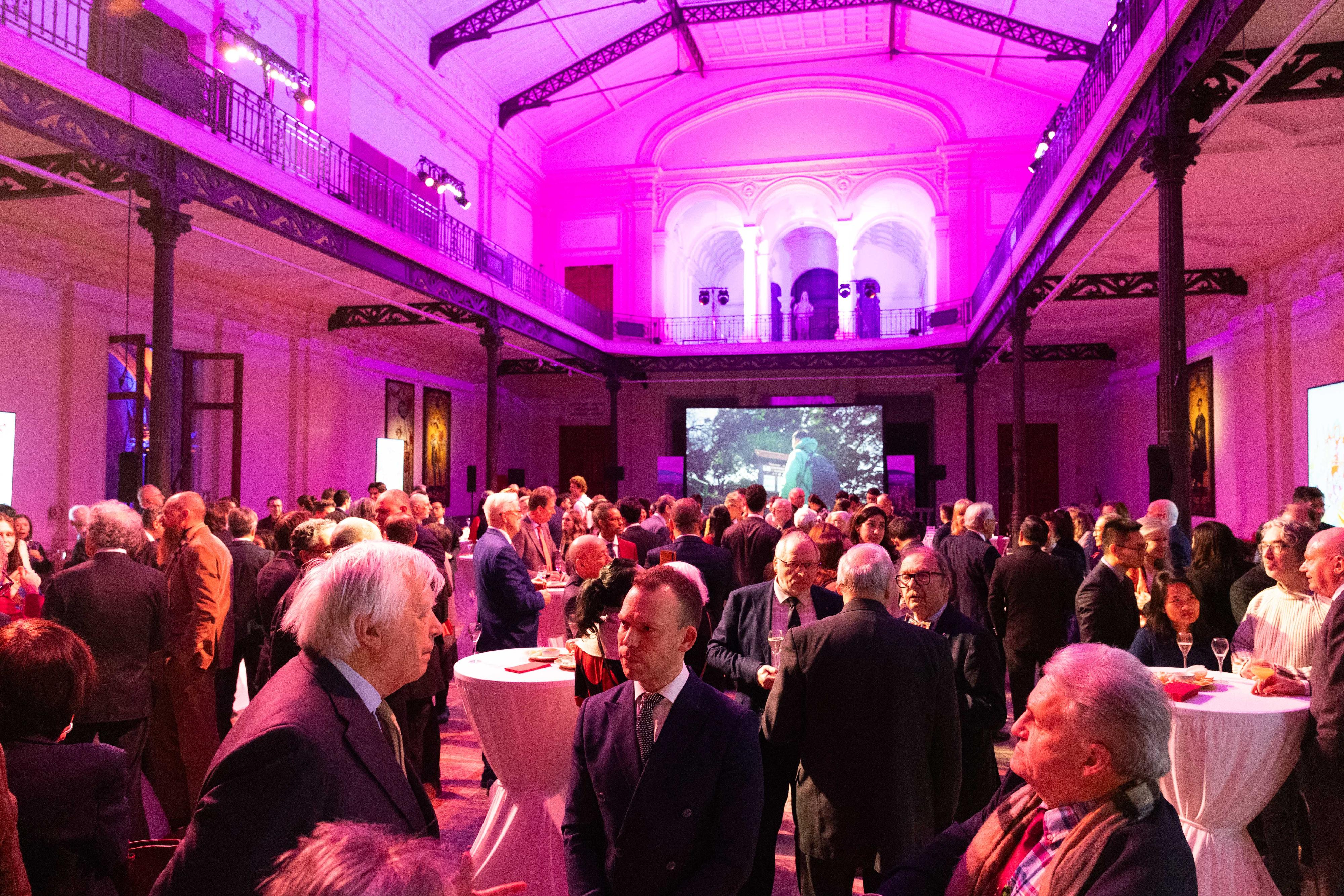 The Hong Kong Economic and Trade Office in Brussels hosted a Chinese New Year reception in Brussels, Belgium on February 17 (Brussels time), as part of the celebration series for the Year of the Horse. Photo shows distinguished guests from across the European diplomatic, business and cultural communities, attending the reception in Brussels. 

