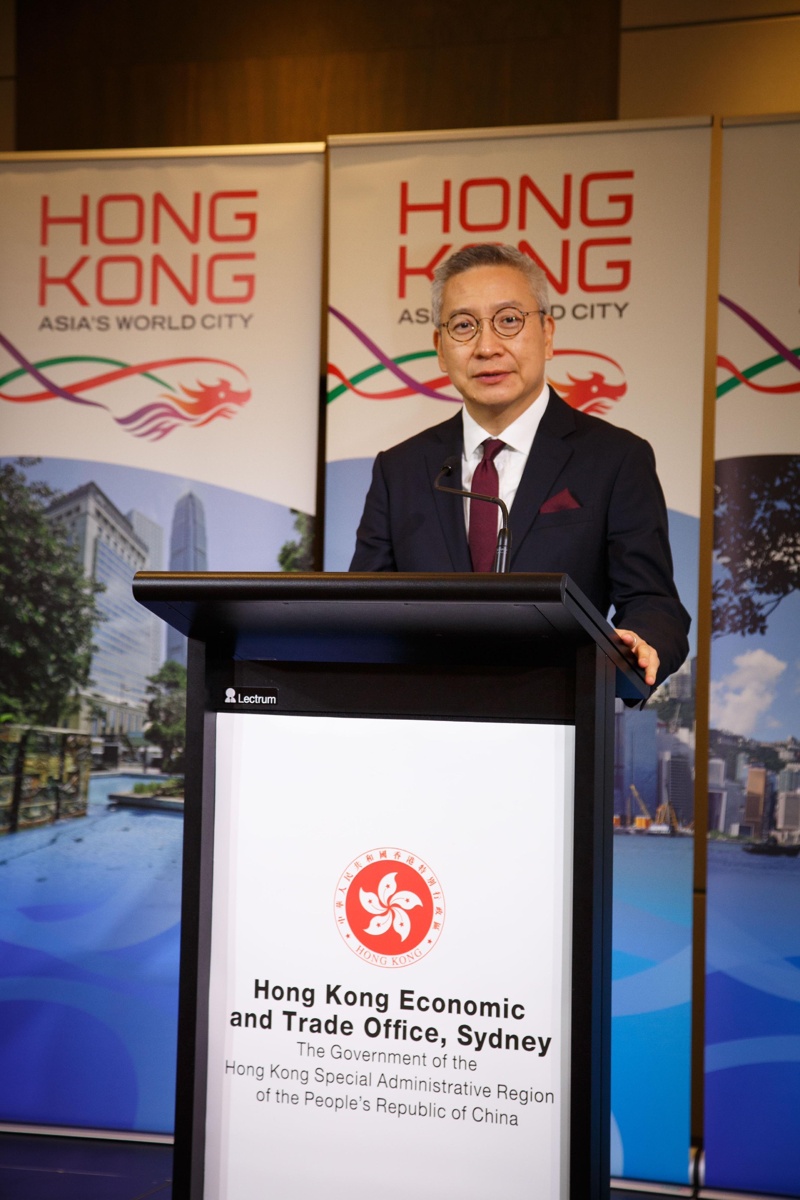 The Director of the Hong Kong Economic and Trade Office, Sydney, Mr Ricky Chong, delivers a welcoming speech at the Chinese New Year reception held in Auckland, New Zealand, yesterday (February 24, Auckland time).