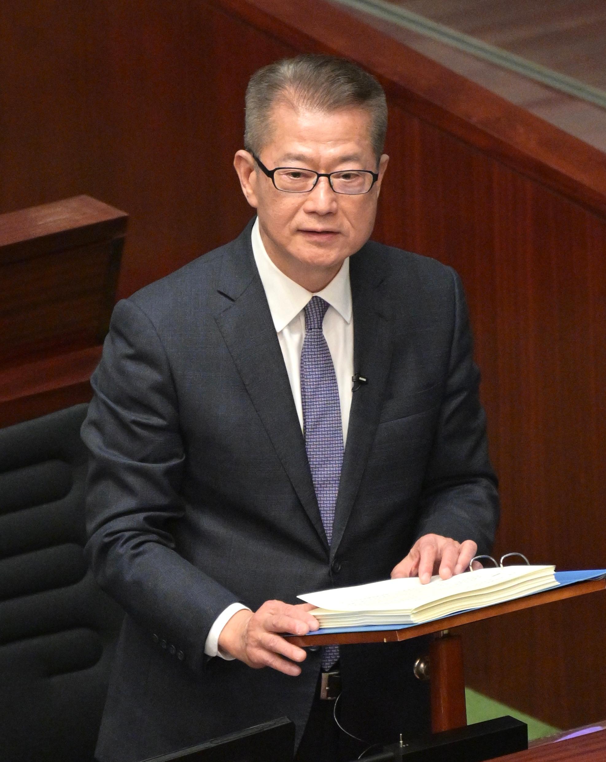 財政司司長陳茂波今日(二月二十五日)在立法會宣讀二零二六至二七年度《財政預算案》。
