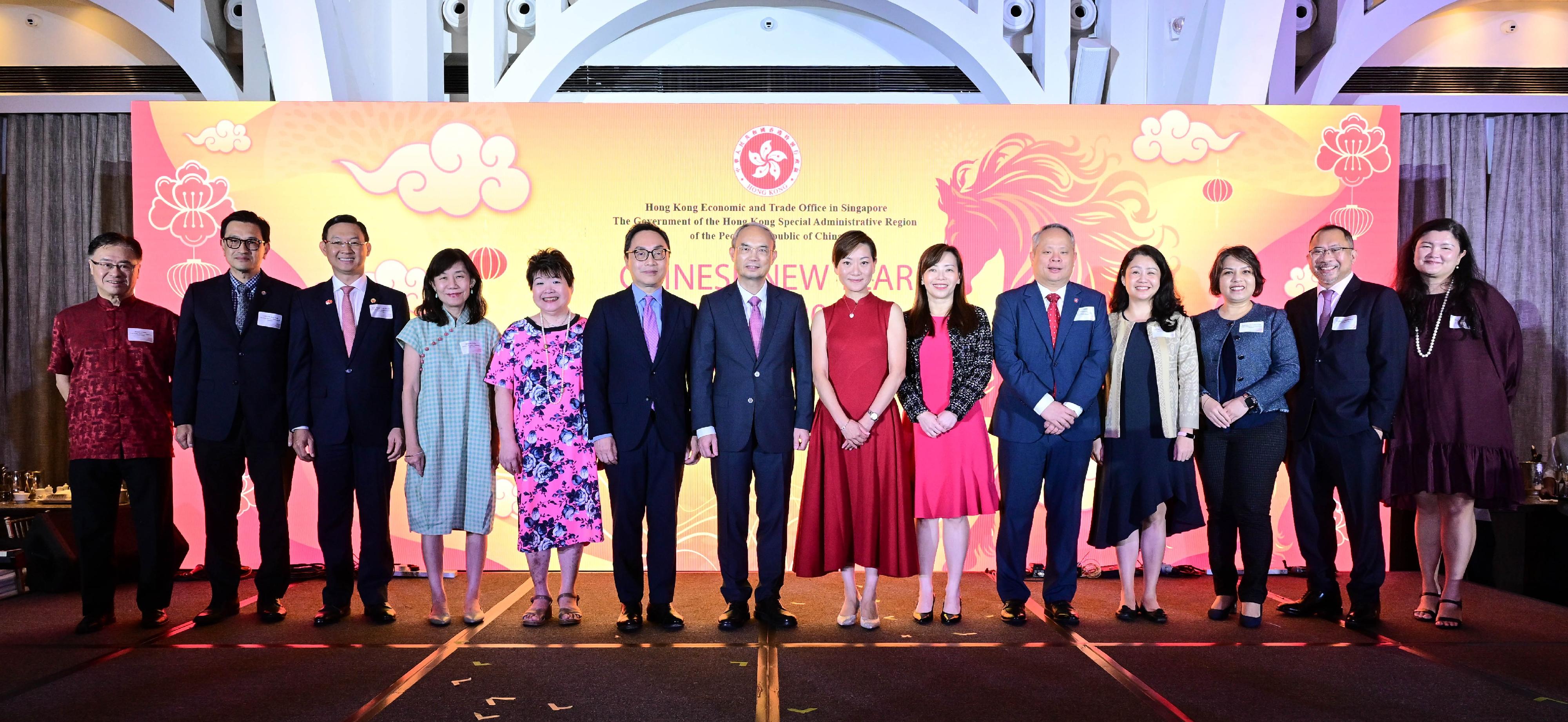 The Hong Kong Economic and Trade Office, Singapore (Singapore ETO) hosted a dinner at the Fullerton Bay Hotel Singapore yesterday (February 25) to celebrate the Year of the Horse with the Singapore community and promote Hong Kong. Over 200 guests attended the Chinese New Year dinner, including the Chinese Ambassador to Singapore, Mr Cao Zhongming; the Executive Director of the Asia-Pacific Economic Cooperation Secretariat, Mr Eduardo Pedrosa; and representatives from the Hong Kong Trade Development Council and the Hong Kong Tourism Board. Other guests came from the government sector, foreign embassies in Singapore, business associations, academic institutions, cultural organisations as well as the local Hong Kong community. Photo shows Mr Cao (seventh left); Mr Pedrosa (second right); the Director of the Singapore ETO, Ms Elsa Hung (seventh right); the outgoing Director of the Singapore ETO, Mr Owin Fung (sixth left); and guests.