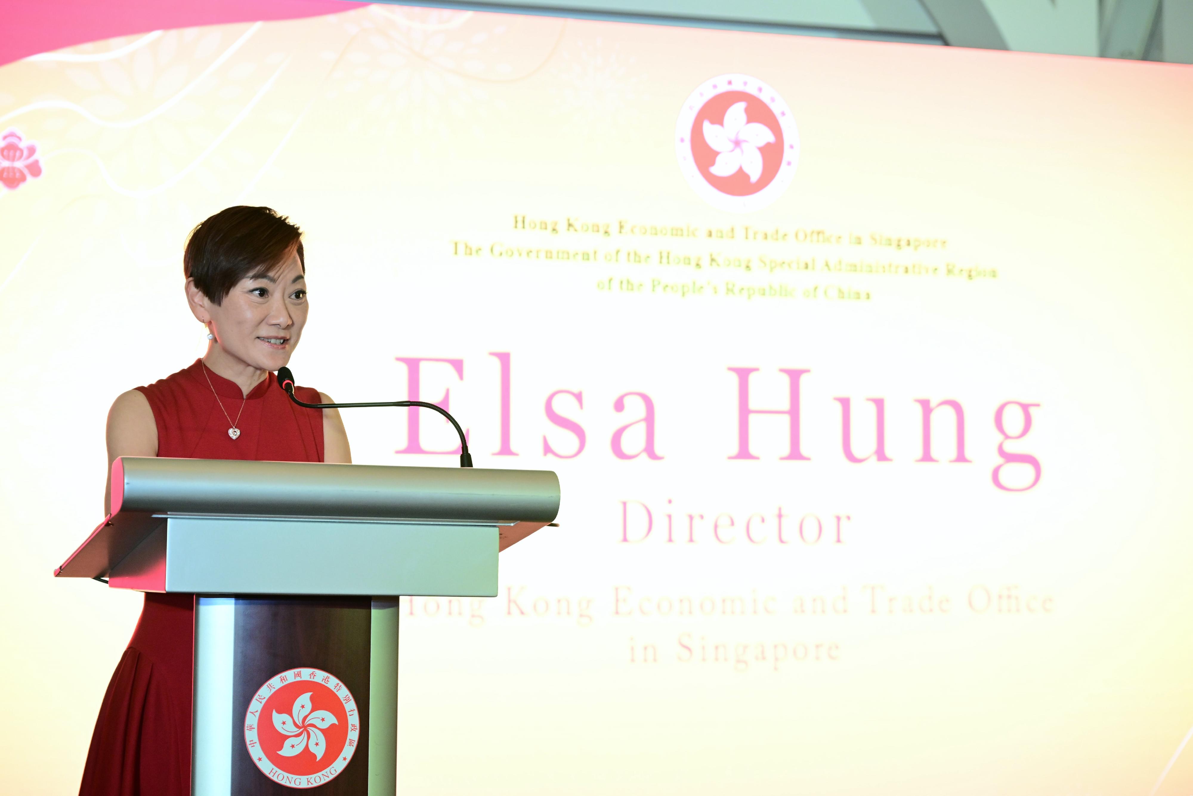 The Hong Kong Economic and Trade Office, Singapore (Singapore ETO) hosted a dinner at the Fullerton Bay Hotel Singapore yesterday (February 25) to celebrate the Year of the Horse with the Singapore community and promote Hong Kong. Photo shows the Director of the Singapore ETO, Ms Elsa Hung, delivering a welcoming speech at the dinner.