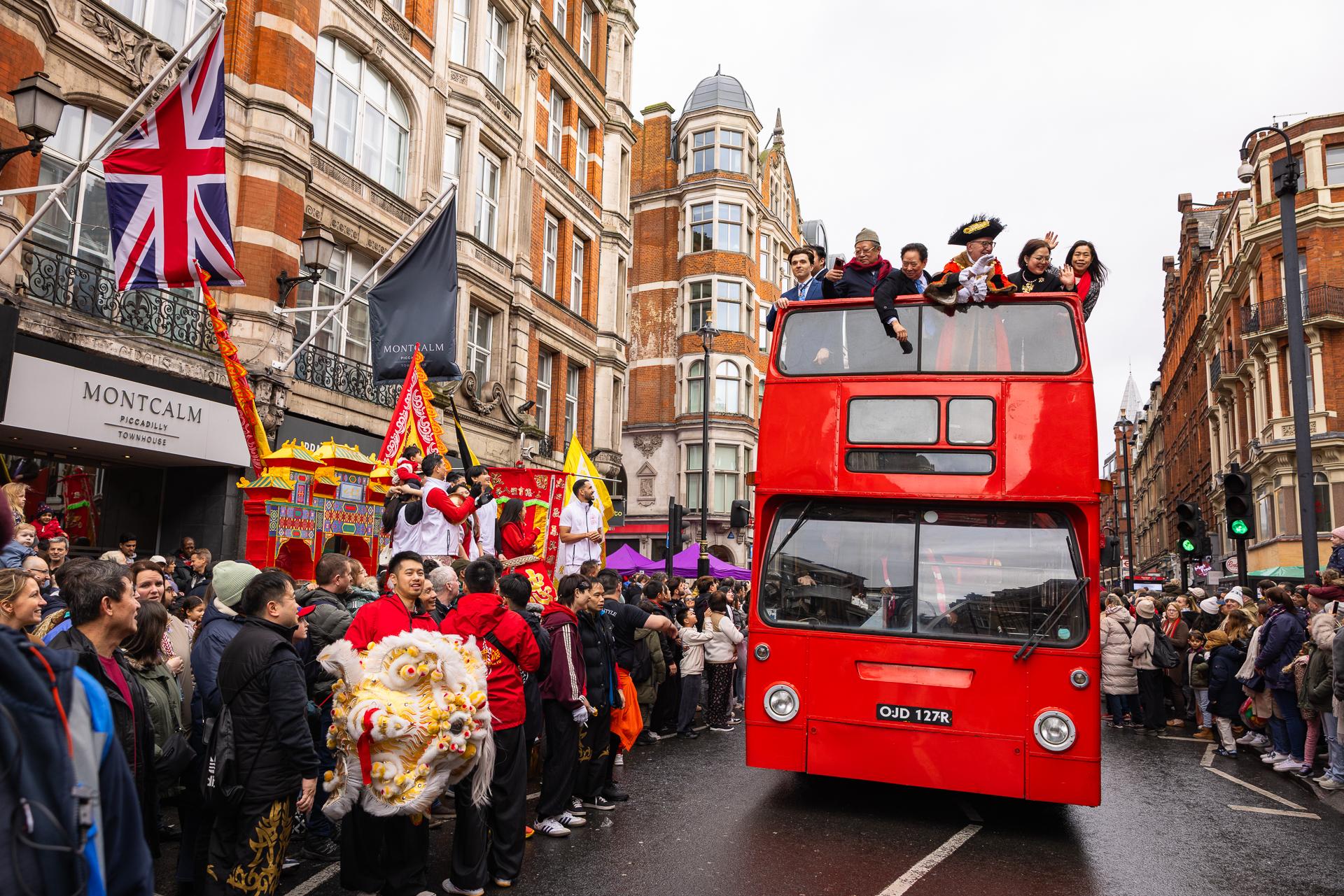 The Hong Kong Economic and Trade Office in London (London ETO) welcomed the Year of the Horse by supporting a large-scale London Chinatown celebration at Trafalgar Square, Chinatown, and Charing Cross Road in London on February 22 (London time). Photo shows the Director-General of the London ETO, Miss Fiona Chau (first right), and other guests greeting the crowd in London from an open-top double-decker bus in the celebration parade.
