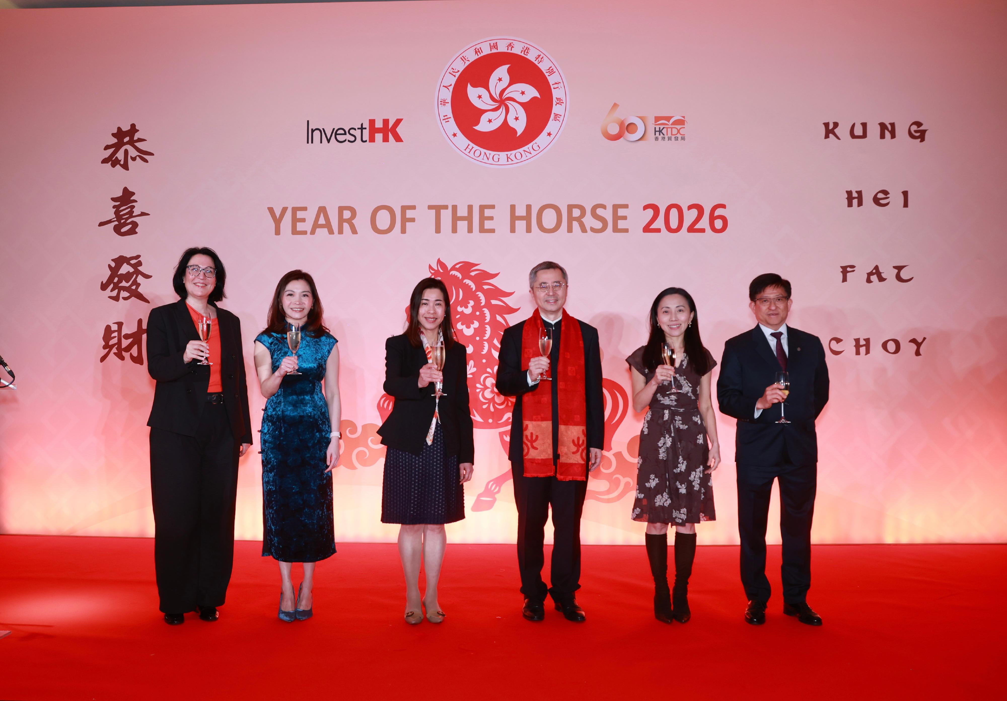 The Hong Kong Economic and Trade Office in London (London ETO) welcomed the Year of the Horse by hosting an evening reception in London on February 26 (London time). Photo shows officiating guests (from left) the Head of Europe at the Hong Kong Tourism Board, Ms Anette Wendel-Menke; the Head of Business and Talent Attraction/Investment Promotion of Invest Hong Kong London Office, Ms Daisy Ip; the Director-General of the London ETO, Miss Fiona Chau; the Minister of the Embassy of the People's Republic of China in the United Kingdom (UK), Mr Wang Qi; the Director of UK, Nordics & Ireland of the Hong Kong Trade Development Council, Ms Joey Ko; and the Marine Adviser of the Marine Department’s Regional Desk (London) /Regional Head (London) of the Hong Kong Shipping Registry, Mr Ben Lau, officiating at the toasting ceremony.
