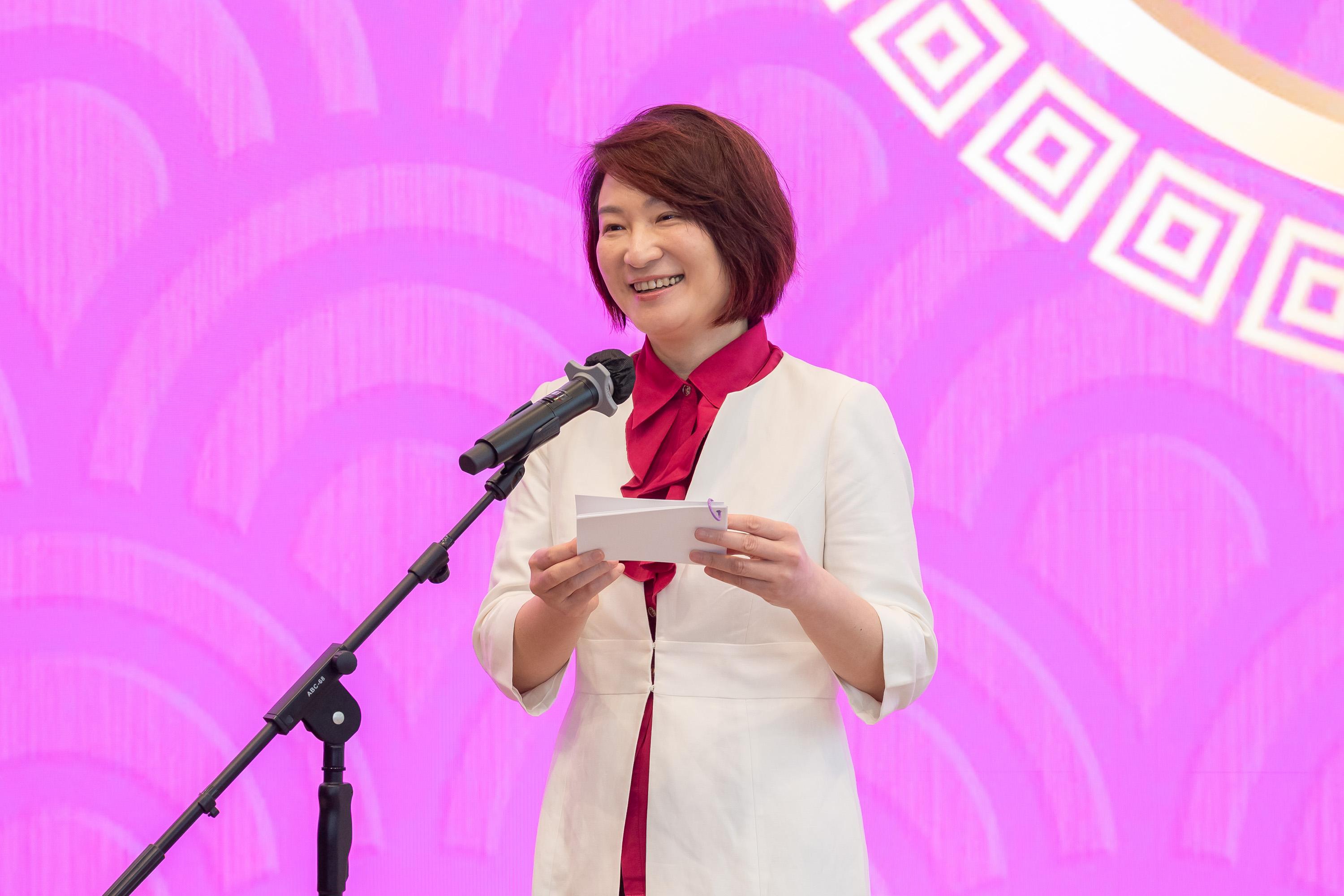 立法會主席李慧琼今日（二月二十七日）在立法會綜合大樓宴會廳設新春午宴，宴請行政長官李家超、行政會議成員、政府高級官員和立法會議員。