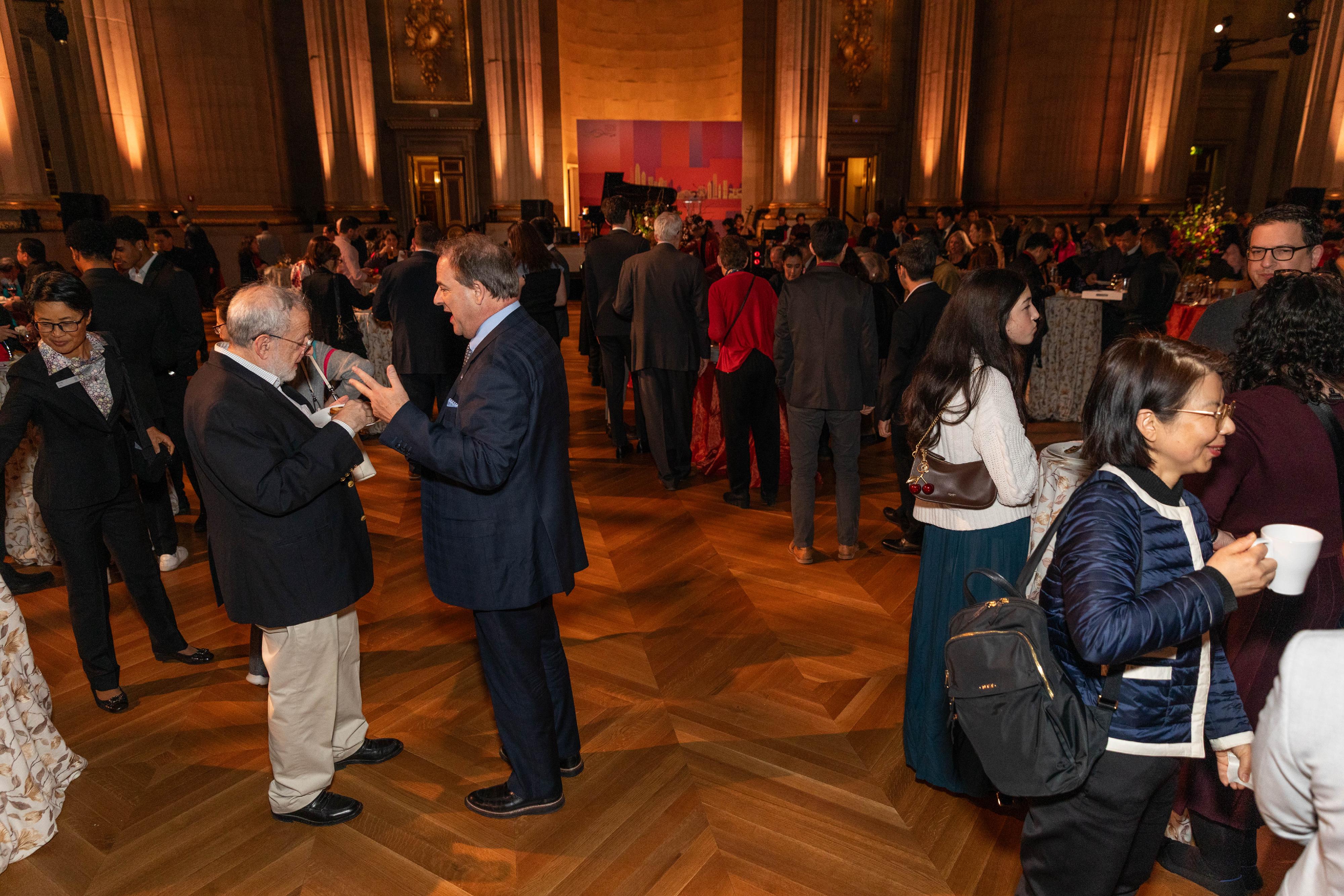 The Hong Kong Economic and Trade Office in Washington DC hosted a Chinese New Year reception on February 25 (Washington DC time) in Washington DC, the United States. Some 700 guests joined the event, ushering in the Year of the Horse.