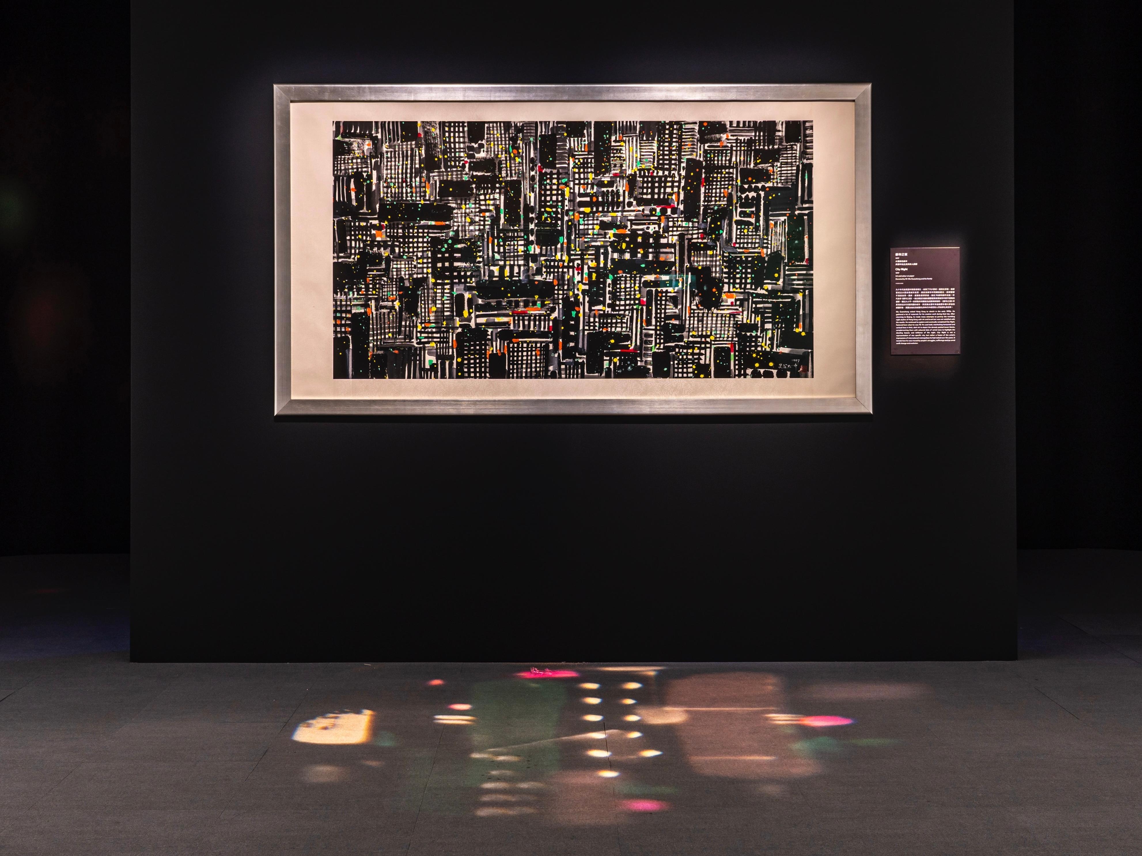 香港藝術館自專項基金成立以來，已舉行多個展覽。現正於香港藝術館四樓舉行的「吳冠中藝術贊助專題展覽系列：吳冠中──邂逅風景」展覽，精選大師珍貴寫生手稿、水墨和油畫作品，其中近一半珍藏為捐贈予藝術館後首次亮相的畫作。圖示現正在「吳冠中──邂逅風景」展覽展出的《都市之夜》。


