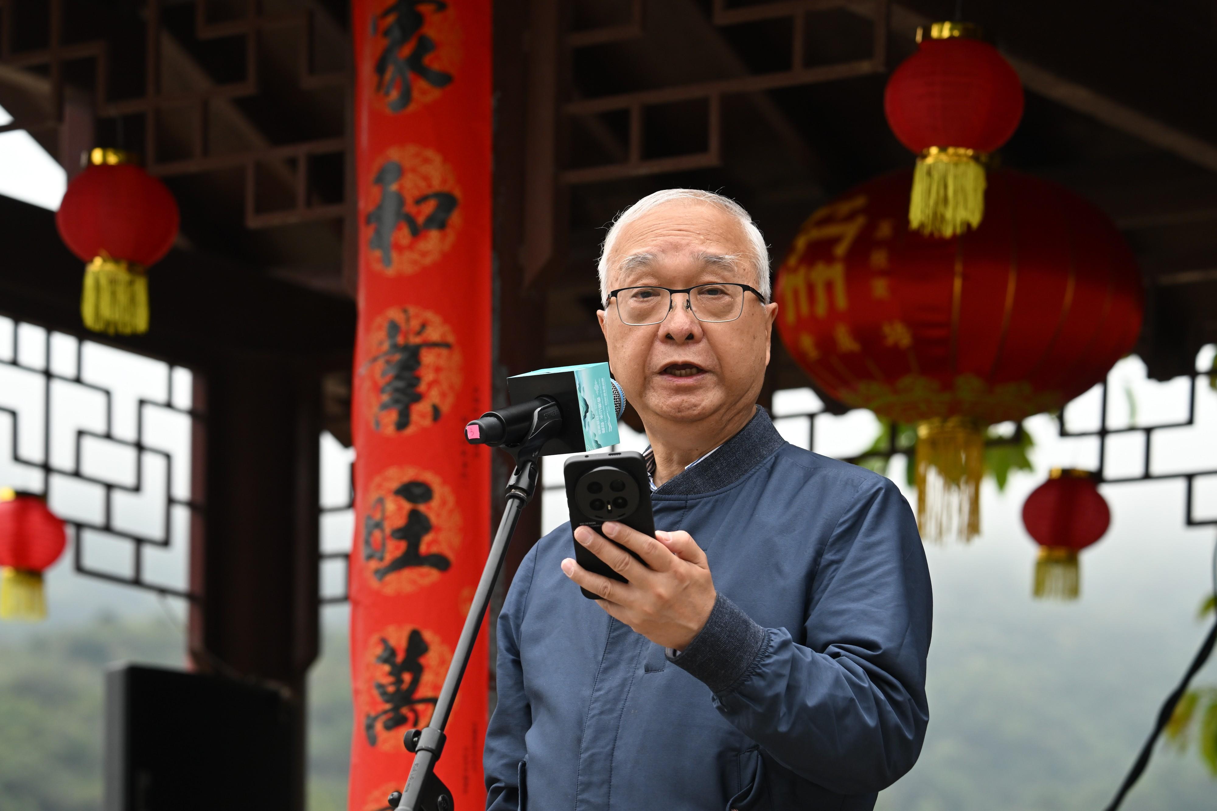 The Countryside Conservation Office under the Environment and Ecology Bureau held the Countryside Harvest Festival 2026: "Hong Kong Soundscape - Opera & Dance" One-day Music Festival today (March 1) at Lai Chi Wo, Sha Tau Kok, adjacent to Yan Chau Tong in Mirs Bay. Photo shows the Secretary for Environment and Ecology, Mr Tse Chin-wan, delivering a speech at the opening ceremony of the music festival.