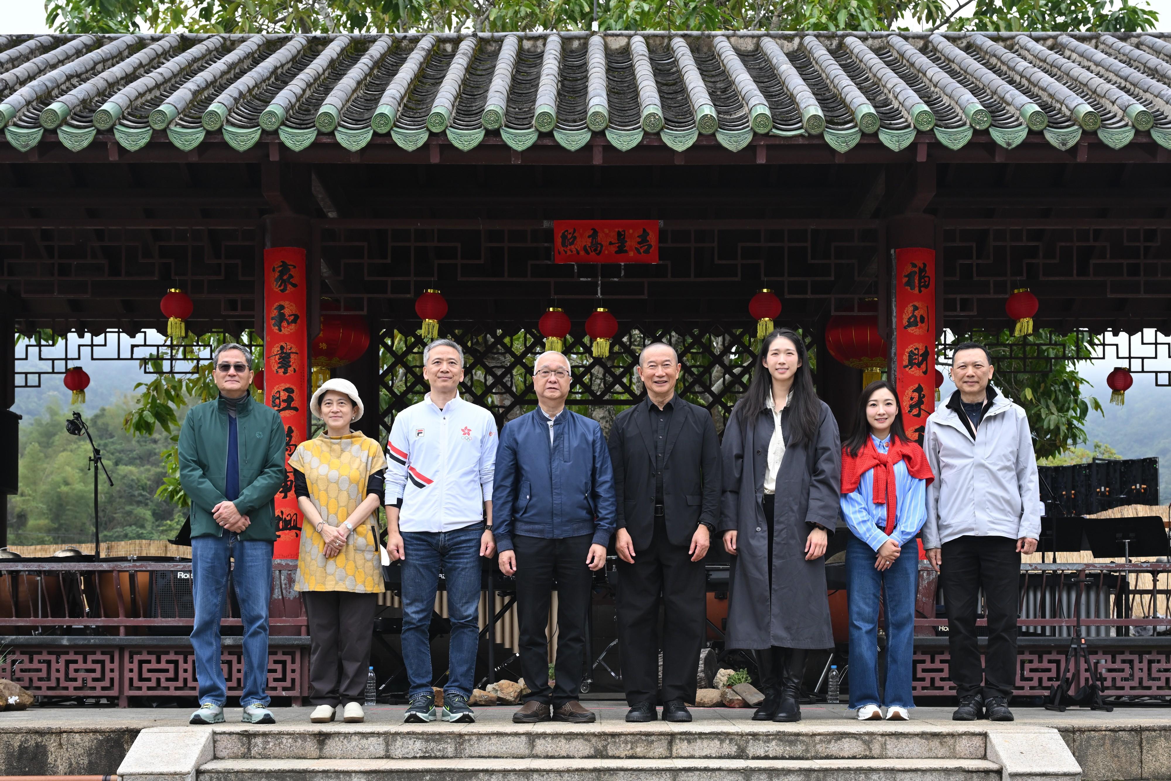 The Countryside Conservation Office (CCO) under the Environment and Ecology Bureau held the Countryside Harvest Festival 2026: "Hong Kong Soundscape - Opera & Dance" One-day Music Festival today (March 1) at Lai Chi Wo, Sha Tau Kok, adjacent to Yan Chau Tong in Mirs Bay. Photo shows (from left) the Chairman of Sha Tau Kok District Rural Committee, Mr Lee Koon-hung; Legislative Council (LegCo) Member and Advisory Committee on Countryside Conservation member, Ms Julia Lau; LegCo Member Mr Perry Yiu; the Secretary for Environment and Ecology, Mr Tse Chin-wan; the Director of the music festival, internationally renowned conductor and composer Tan Dun; LegCo Member Ms Vivian Kong; the District Officer (North), Ms Winkie Chick; and the Head of the CCO, Professor Stephen Tang, officiating at the opening ceremony of the music festival.