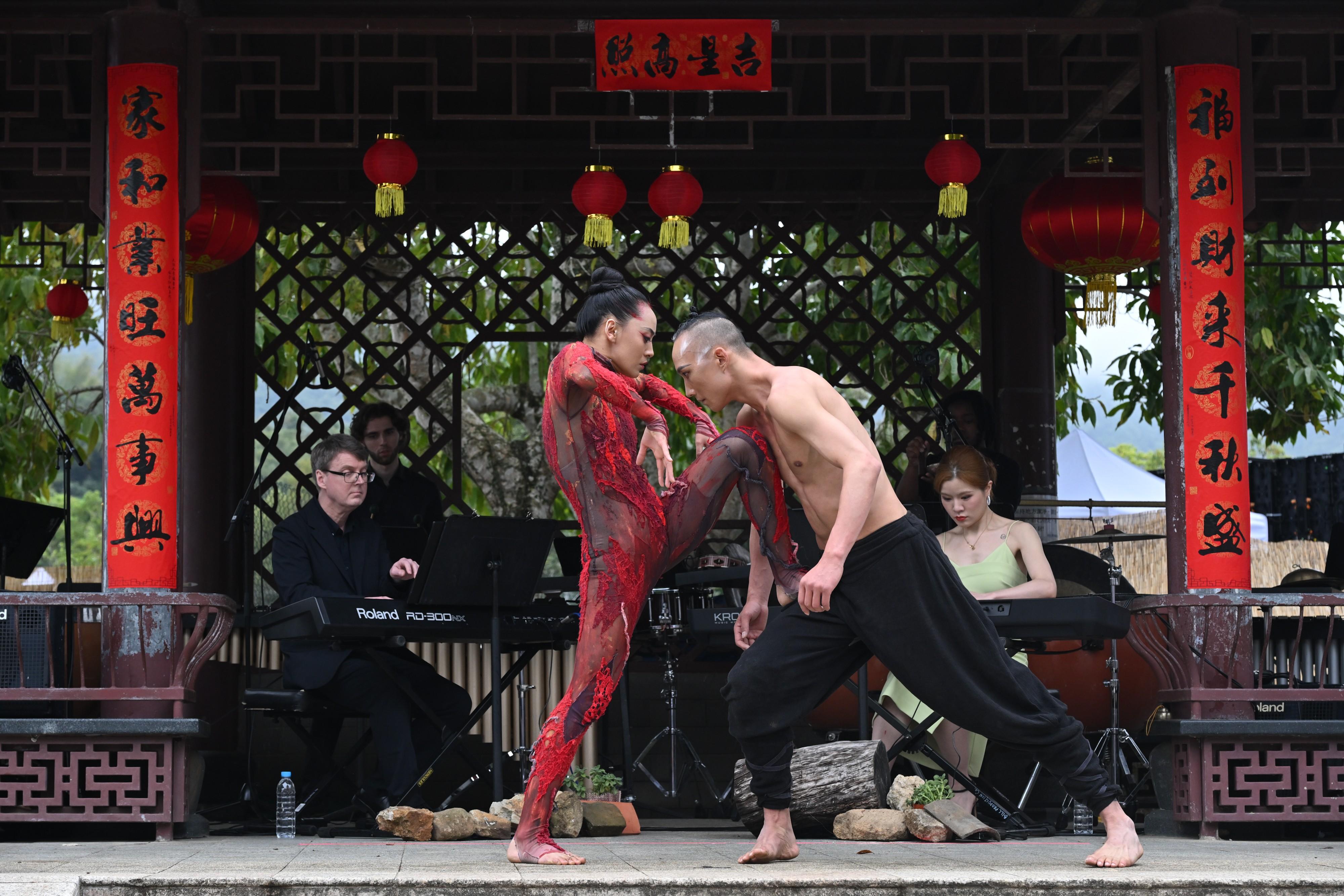 The Countryside Conservation Office under the Environment and Ecology Bureau held the Countryside Harvest Festival 2026: "Hong Kong Soundscape - Opera & Dance" One-day Music Festival today (March 1) at Lai Chi Wo, Sha Tau Kok, adjacent to Yan Chau Tong in Mirs Bay. Photo shows the performance of the music festival, "Tan Dun & Yang Liping's Immersive Music and Dance: The Rite of Spring &ndash; Samsara".