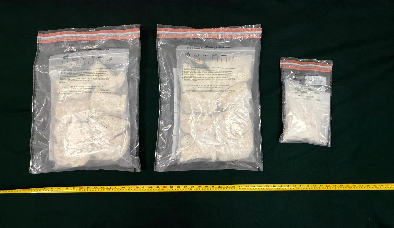 香港海關與內地海關緝私部門進行聯合執法行動，根據情報分析，香港海關昨日（二月二十八日）截查一件由荷蘭經內地寄到香港，報稱為油漆的包裹，並在六個油漆罐內發現共約四點八公斤懷疑氯胺酮，估計市值共約一百九十三萬元。圖示檢獲的懷疑氯胺酮。