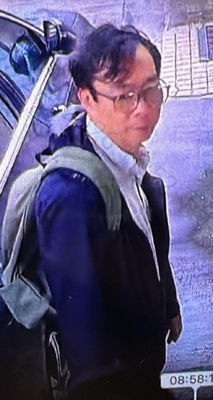 Mak Chun-shing, aged 66, is about 1.7 metres tall, 60 kilograms in weight and of medium build. He has a round face with yellow complexion and short black hair. He was last seen wearing a black windbreaker, a light-coloured shirt, blue trousers, black shoes, a pair of glasses and carrying a green backpack.