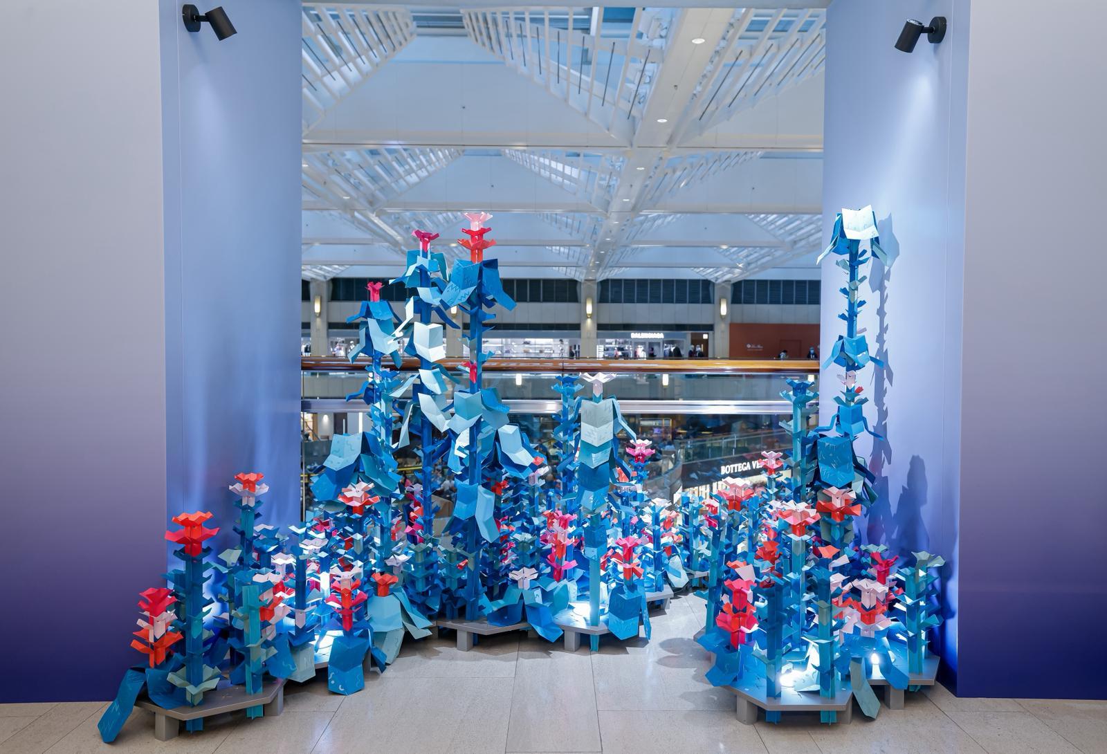 The second edition of "MOTIFX" - Embracing the Beauty of Chinese Culture exhibition, sponsored by the Cultural and Creative Industries Development Agency under the Culture, Sports and Tourism Bureau and organised by the Hong Kong Design Institute, was launched today (March 3) at Landmark, Central. The exhibits encompass patterns, ceramics, digital art and furniture, demonstrating the creative diversity of the fusion of Chinese traditional elements and modernity. Photo shows some of the exhibits.