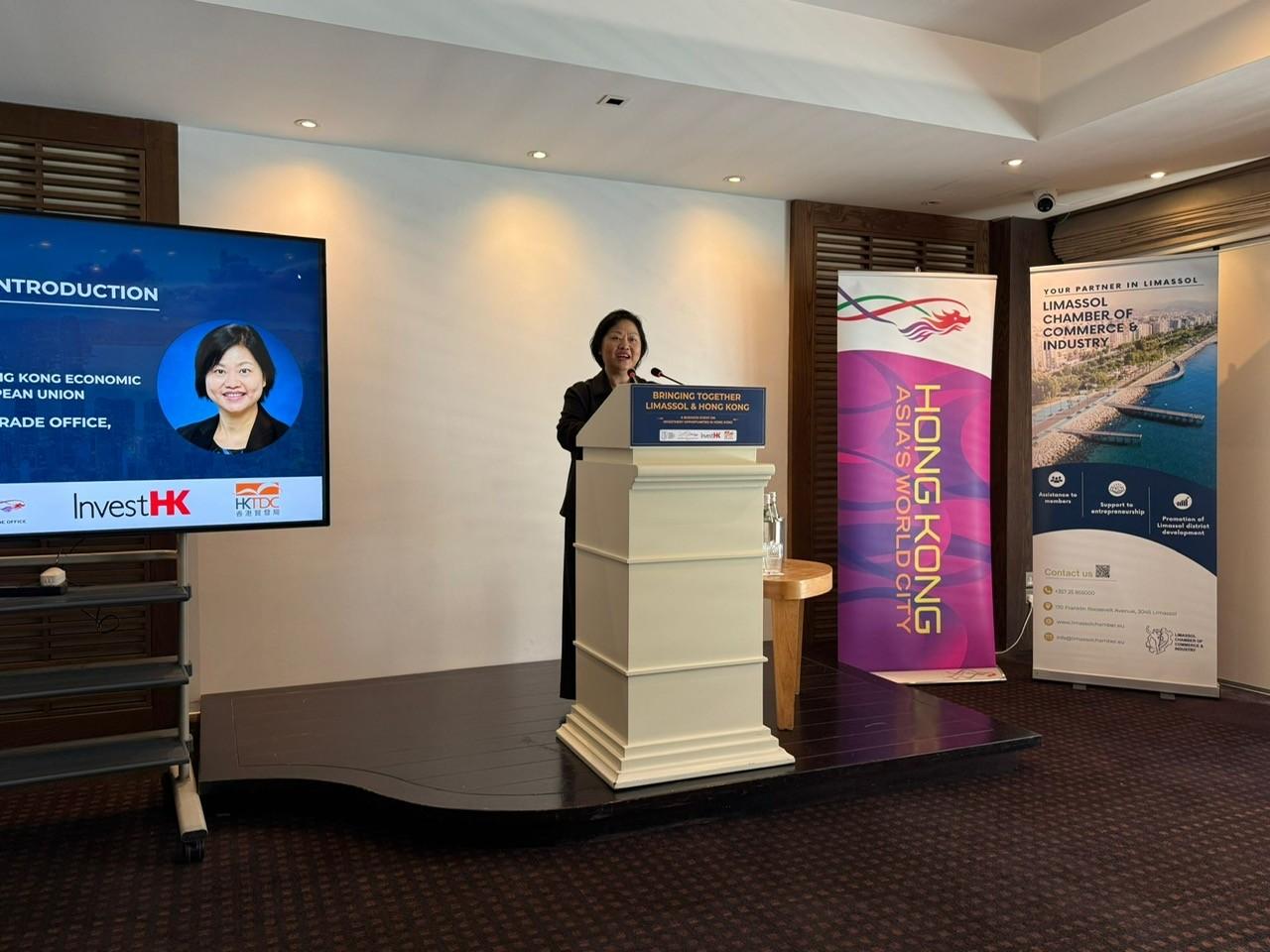 香港駐布魯塞爾經濟貿易辦事處繼續在歐洲多國舉辦新春酒會。圖示香港駐歐洲聯盟特派代表翁佩雯於二月二十七日(利馬索爾時間 )在塞浦路斯利馬索爾新年酒會上致辭。