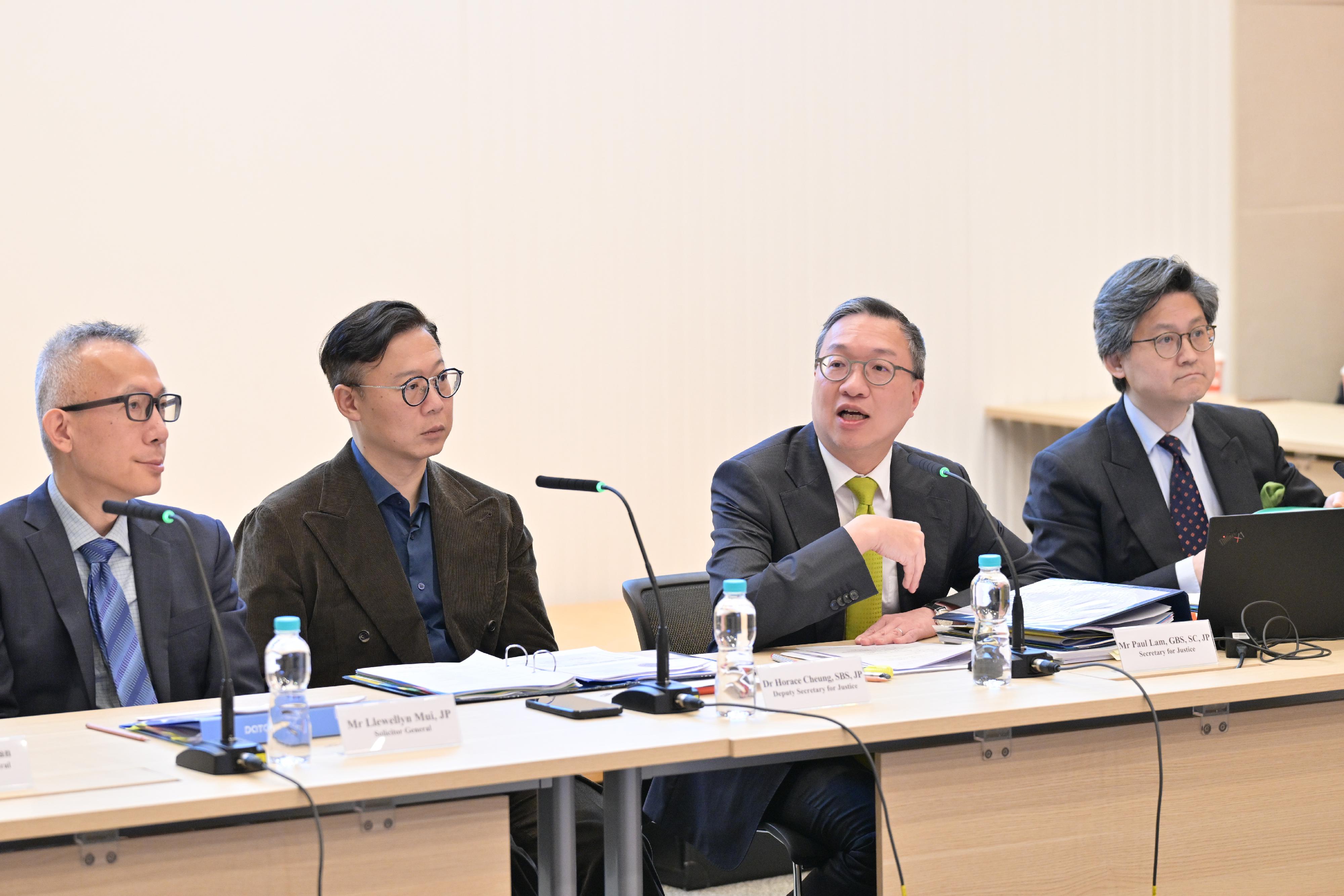 The Secretary for Justice, Mr Paul Lam, SC (second right), convened a Steering Committee meeting on the establishment of the Inter-Departmental Working Group to Review Legislation to Support Wider Application of AI today (March 6). The Deputy Secretary for Justice, Dr Cheung Kwok-kwan (second left), also attended the meeting.