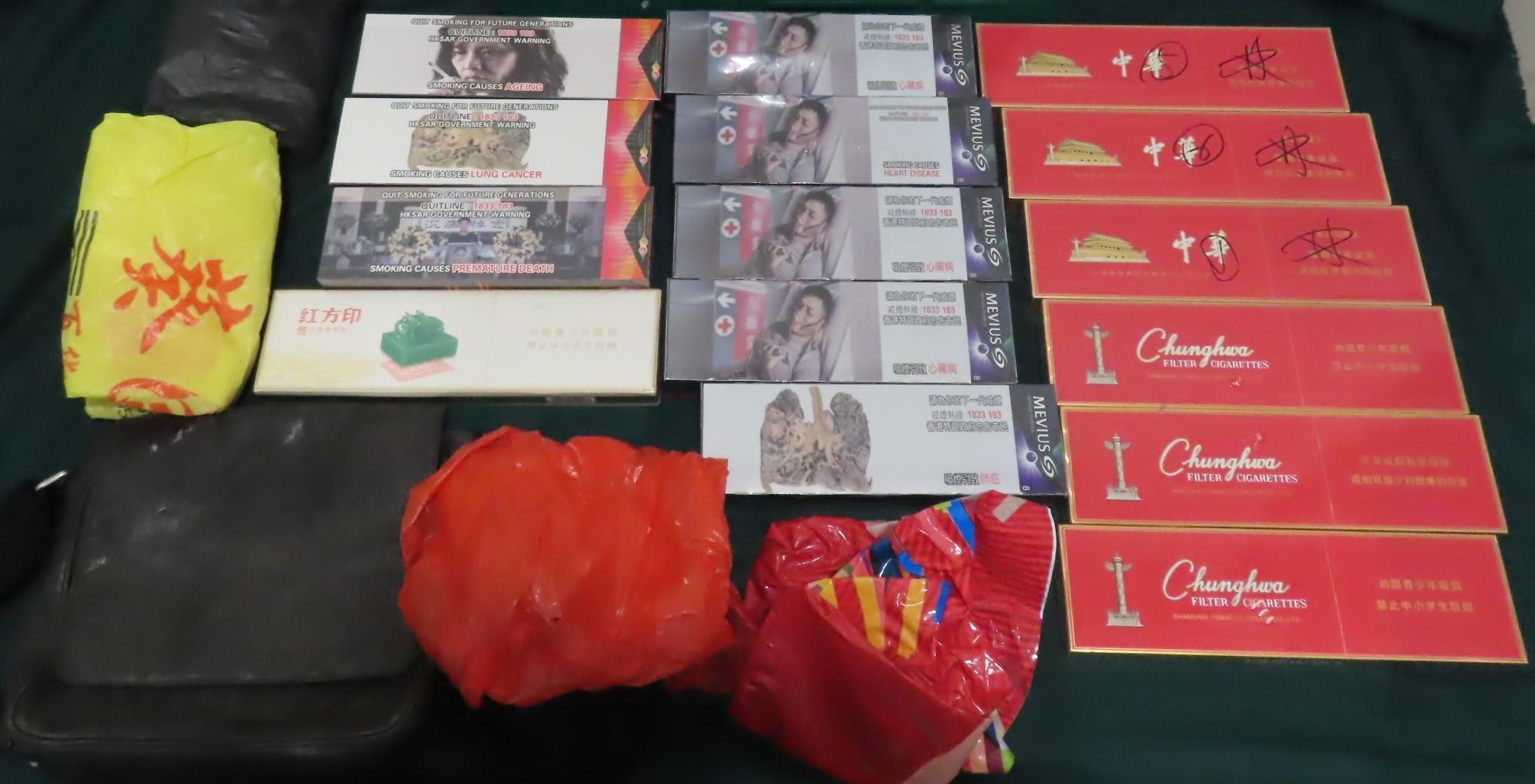 一名男子及一名女子因處理未完稅香煙,違反《應課稅品條例》,今日(三月六日)在粉嶺裁判法院分別被判處監禁四個月和監禁兩個月。圖示檢獲自一名六十四歲男子的未完稅香煙。