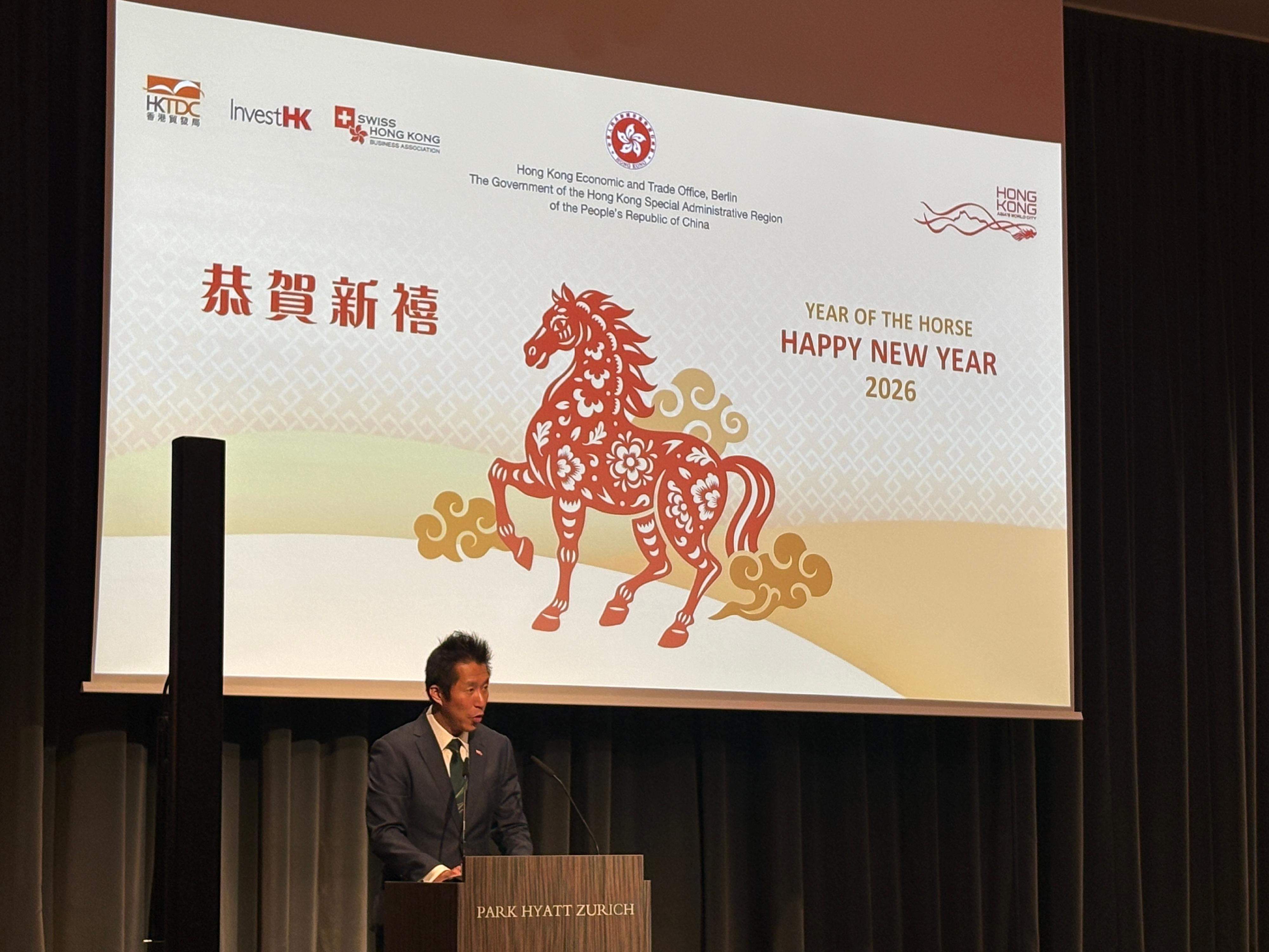 The Hong Kong Economic and Trade Office, Berlin (HKETO Berlin) hosted a Chinese New Year reception in Zurich, Switzerland on March 4 (Zurich time) to celebrate the Year of the Horse. The Director of the HKETO Berlin, Mr Indiana Wong, delivers his welcome remarks at the reception.