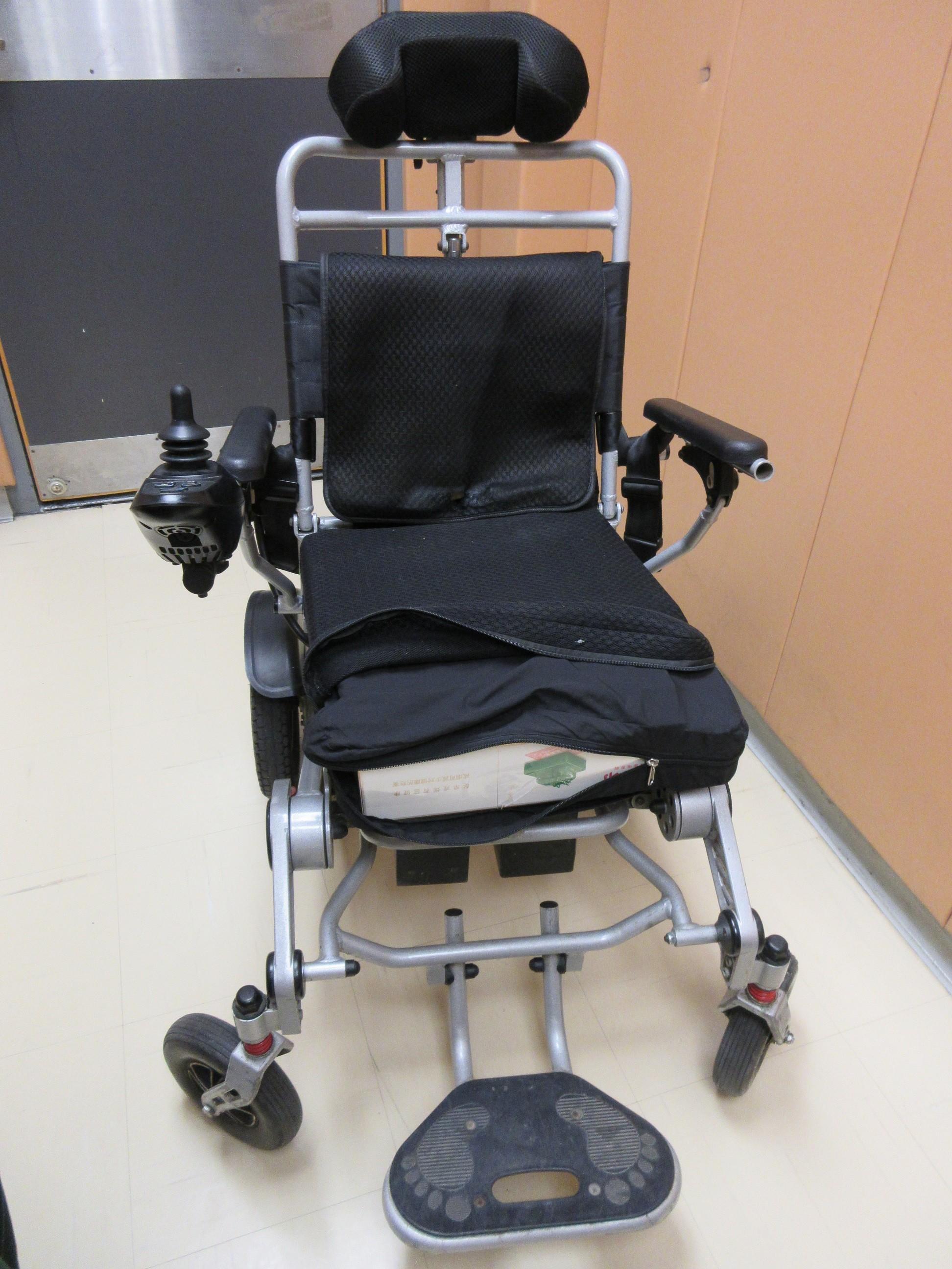 An incoming male passenger was sentenced to two months' imprisonment and fined $1,000 by the Fanling Magistrates' Courts today (March 9) for possessing duty-not-paid cigarettes and failing to declare them to Customs officers, in contravention of the Dutiable Commodities Ordinance. Photo shows the wheelchair used to conceal the duty-not-paid cigarettes.
