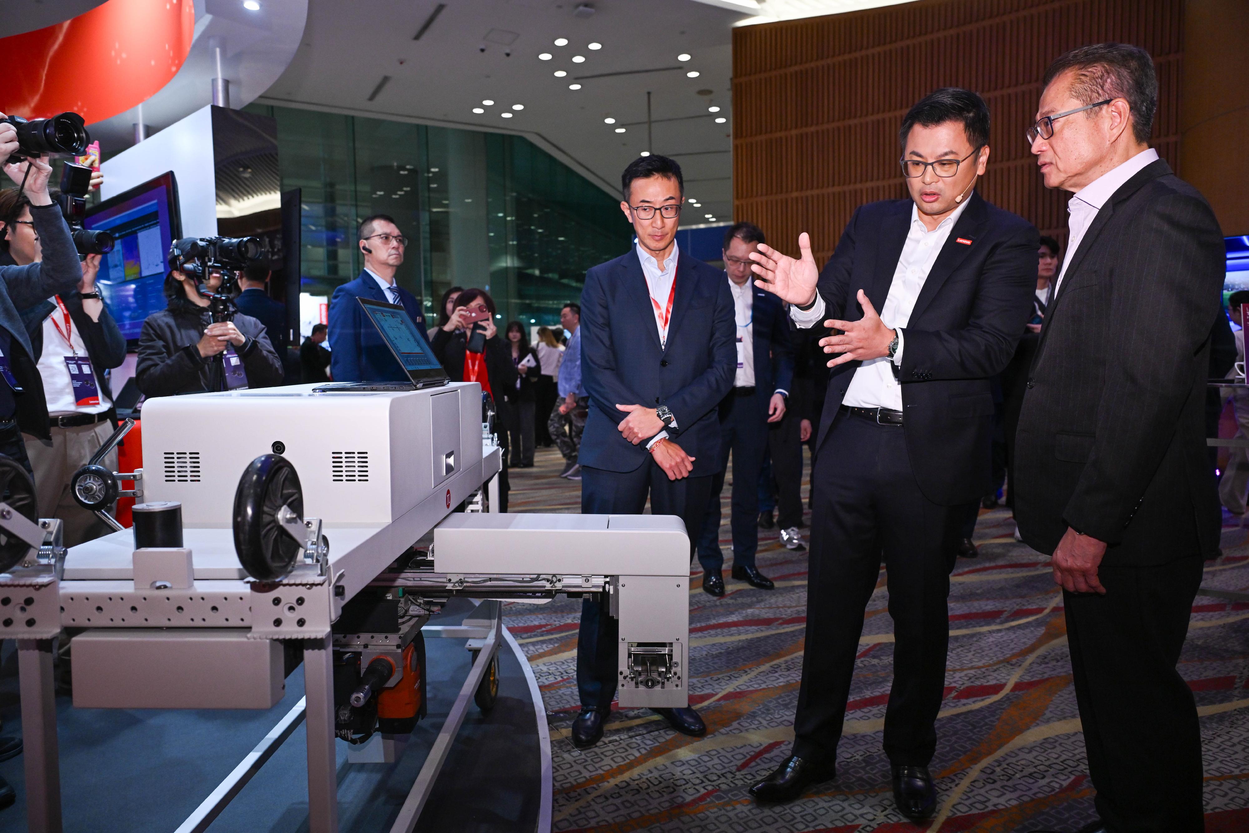 The Financial Secretary, Mr Paul Chan, attended the Lenovo Tech World '26 Hong Kong today (March 10). Photo shows Mr Chan (first right) touring an exhibition booth.