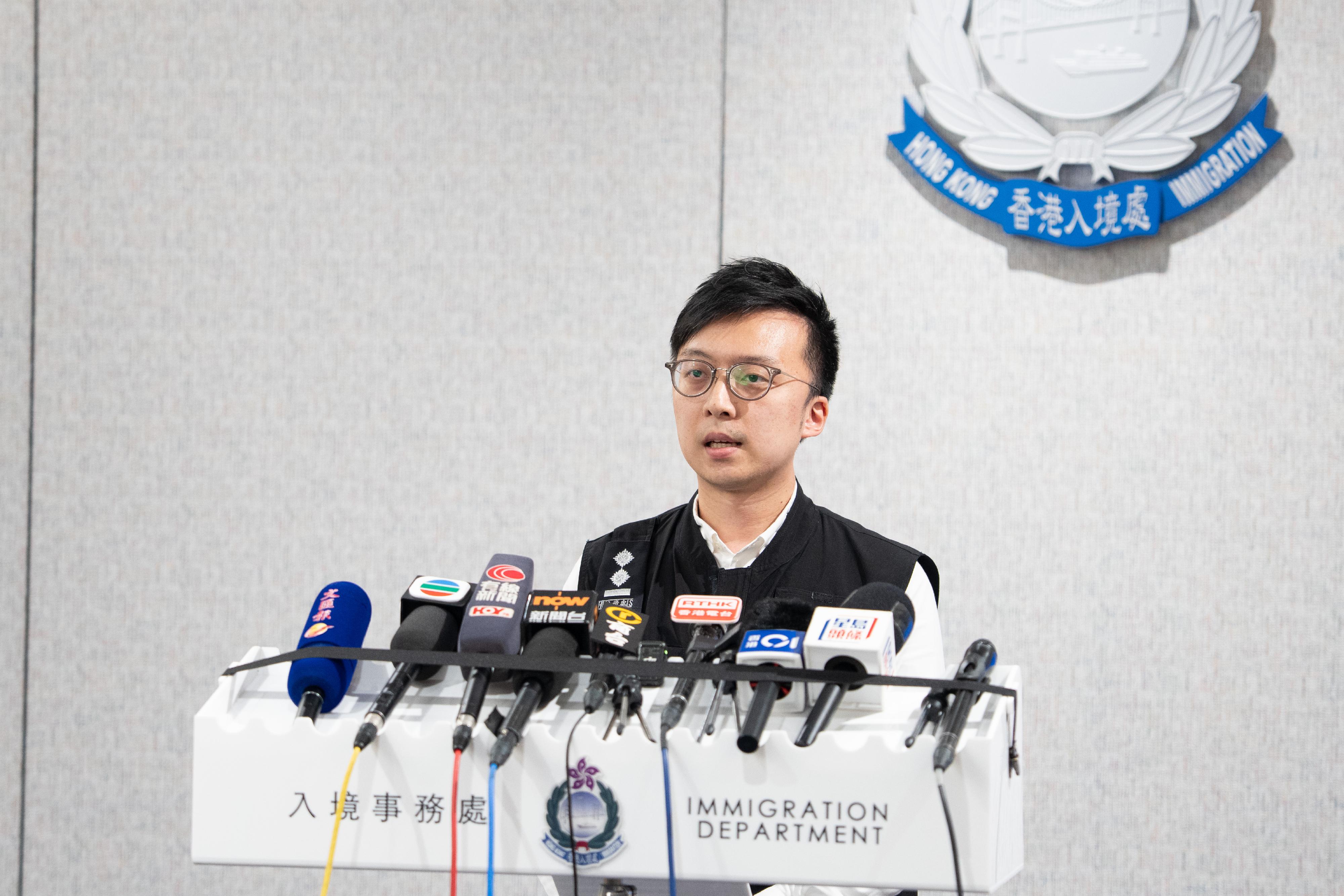 The Immigration Department conducted a series of territory-wide anti-illegal worker operations codenamed "Swordfish" for three consecutive days from March 8 to 10. Photo shows Senior Immigration Officer Mr Fu Chit-ho elaborating on the details of the operation today (March 10).
