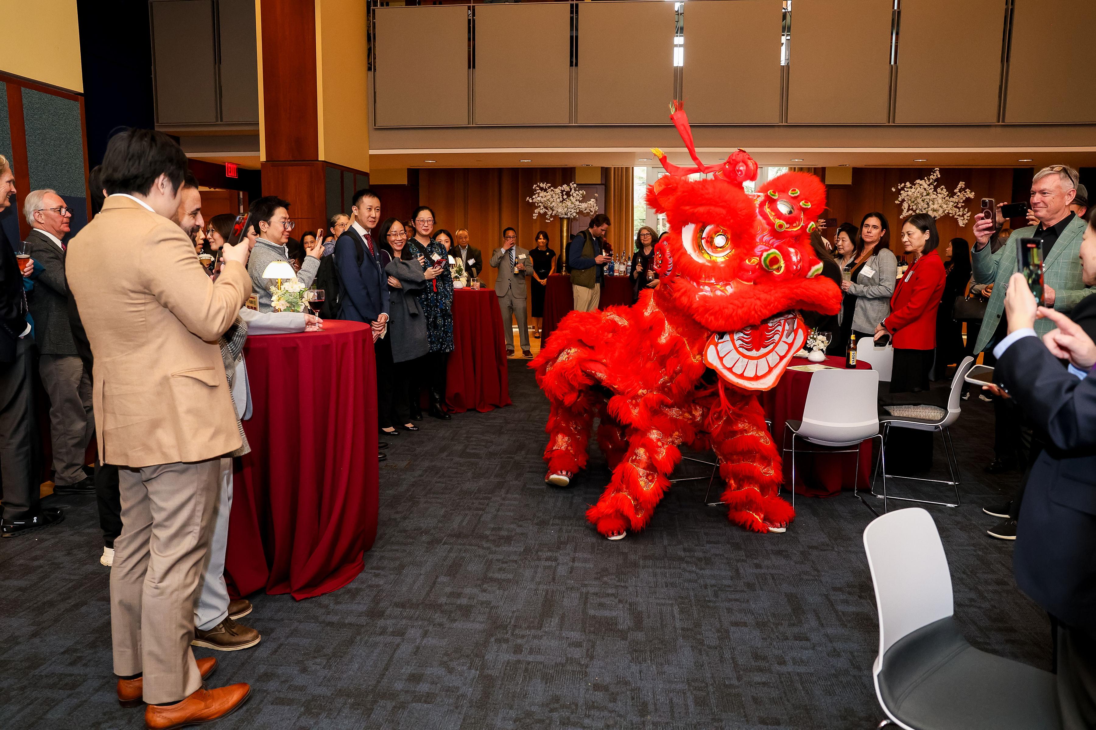 The Hong Kong Economic and Trade Office, New York (New York ETO) hosted a business forum and spring reception in Philadelphia on March 12 (Philadelphia time). Guests from Philadelphia&rsquo;s political, business, finance, and academic communities attended the event, and enjoyed the lion dance performance. 

