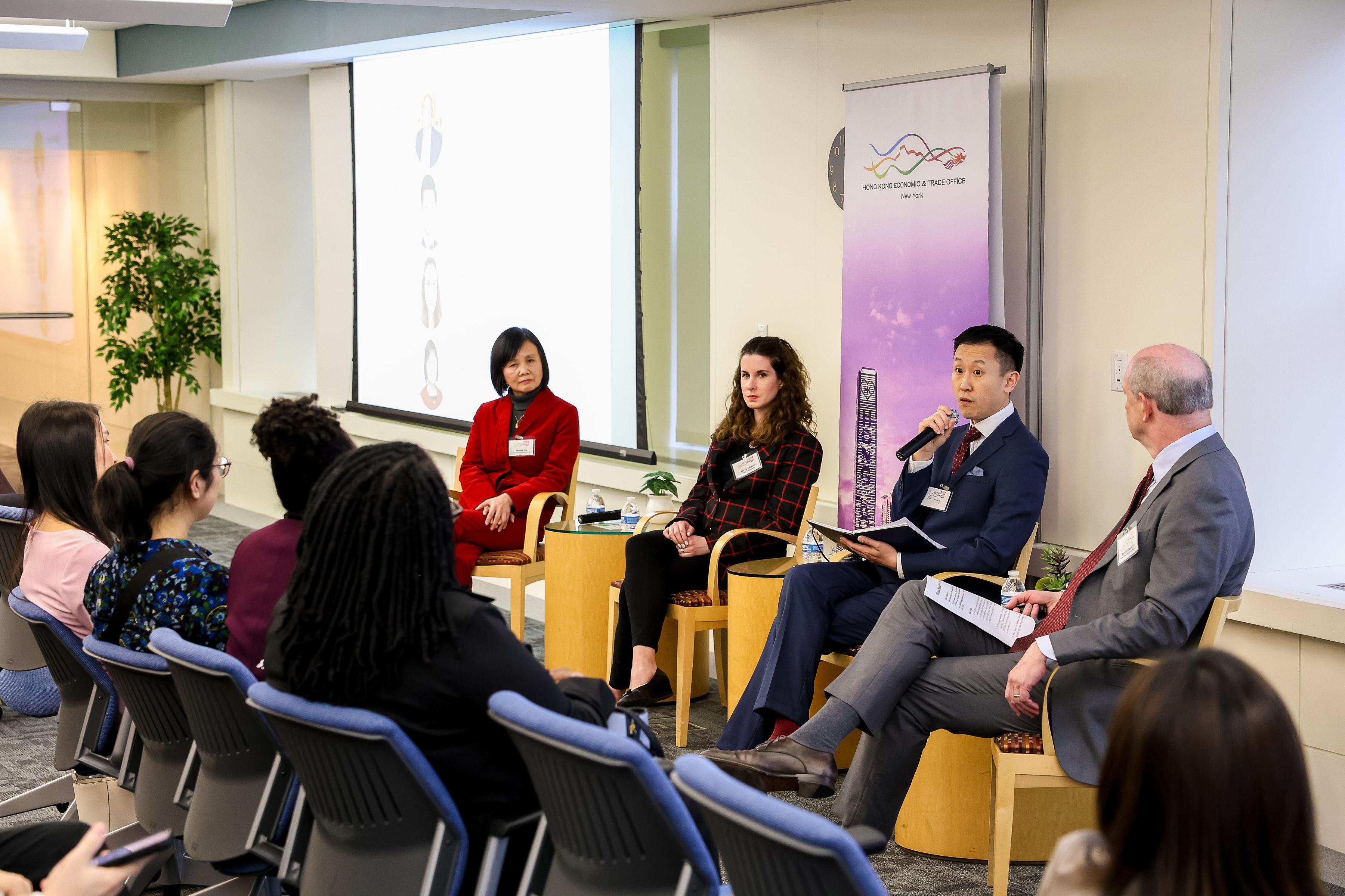 香港駐紐約經濟貿易辦事處（香港駐紐約經貿辦）於三月十二日（費城時間）在費城舉辦商業論壇及新春酒會。商業論壇的專題討論探討了在亞洲合作、融資、臨床發展及市場拓展的機遇。
