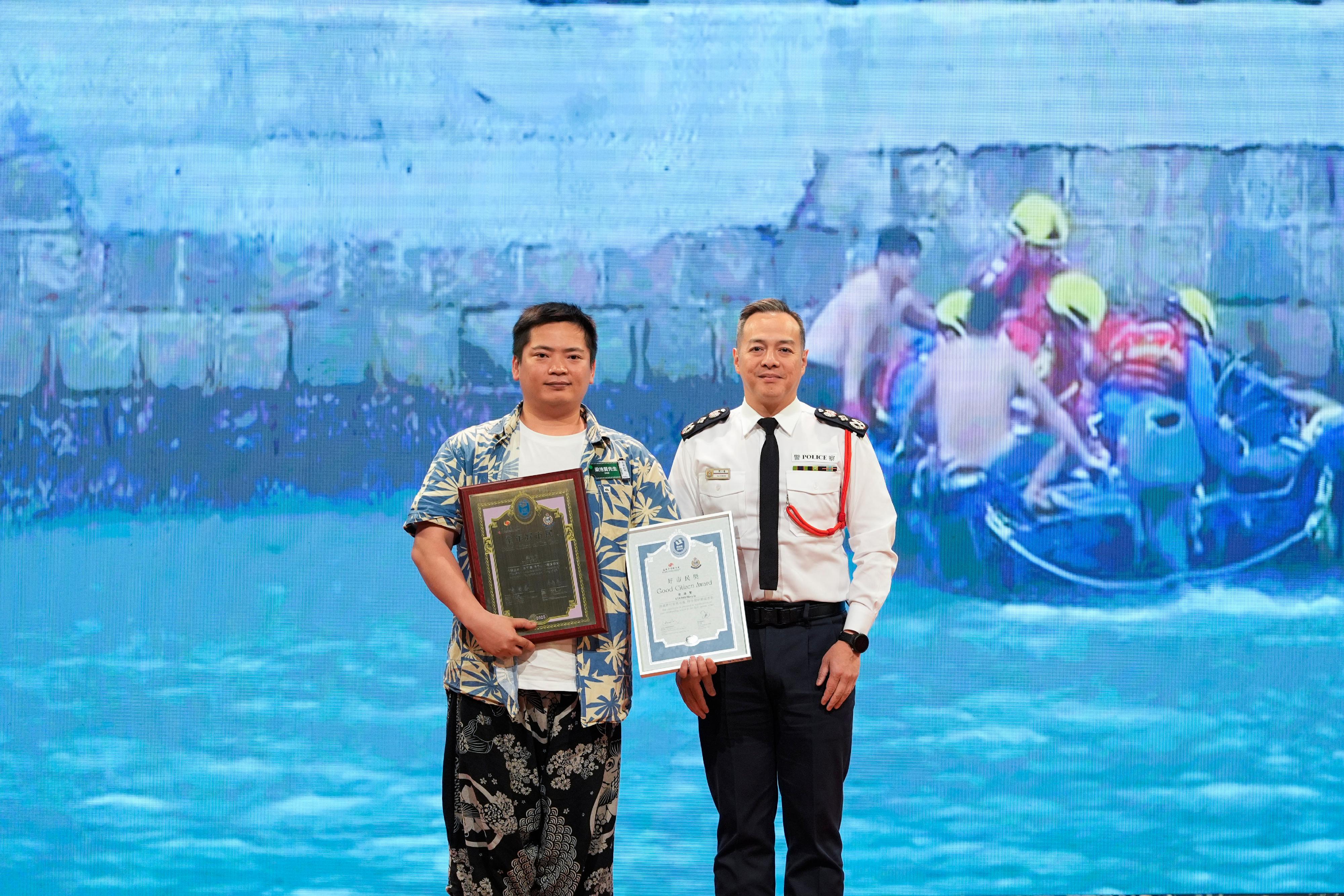 The &ldquo;Good Citizen Award Presentation Ceremony 2025&rdquo; was held today (March 14). The Commissioner of Police, Mr Chow Yat-ming (right), presents the &ldquo;Good Citizen of the Year Award&rdquo; to Mr Leung Ho-yin, who bravely rescued three people from drowning after they fell into the sea during Super Typhoon Ragasa in Hong Kong last year.