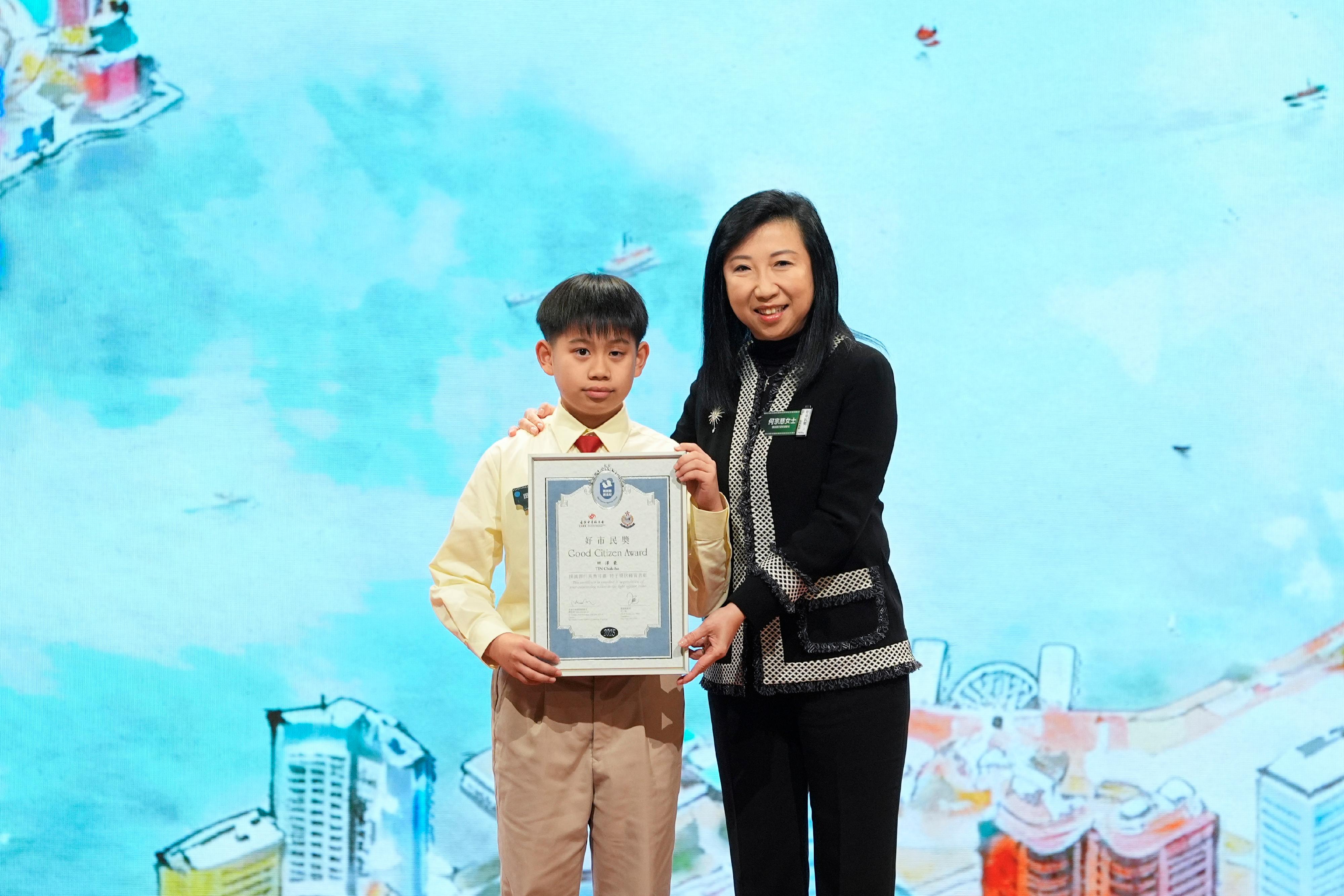The &ldquo;Good Citizen Award Presentation Ceremony 2025&rdquo; was held today (March 14). Fight Crime Committee member, Ms Cecilia Ho (right), presents the Good Citizen Award to this year&rsquo;s youngest awardee, Tin Chak-ho.