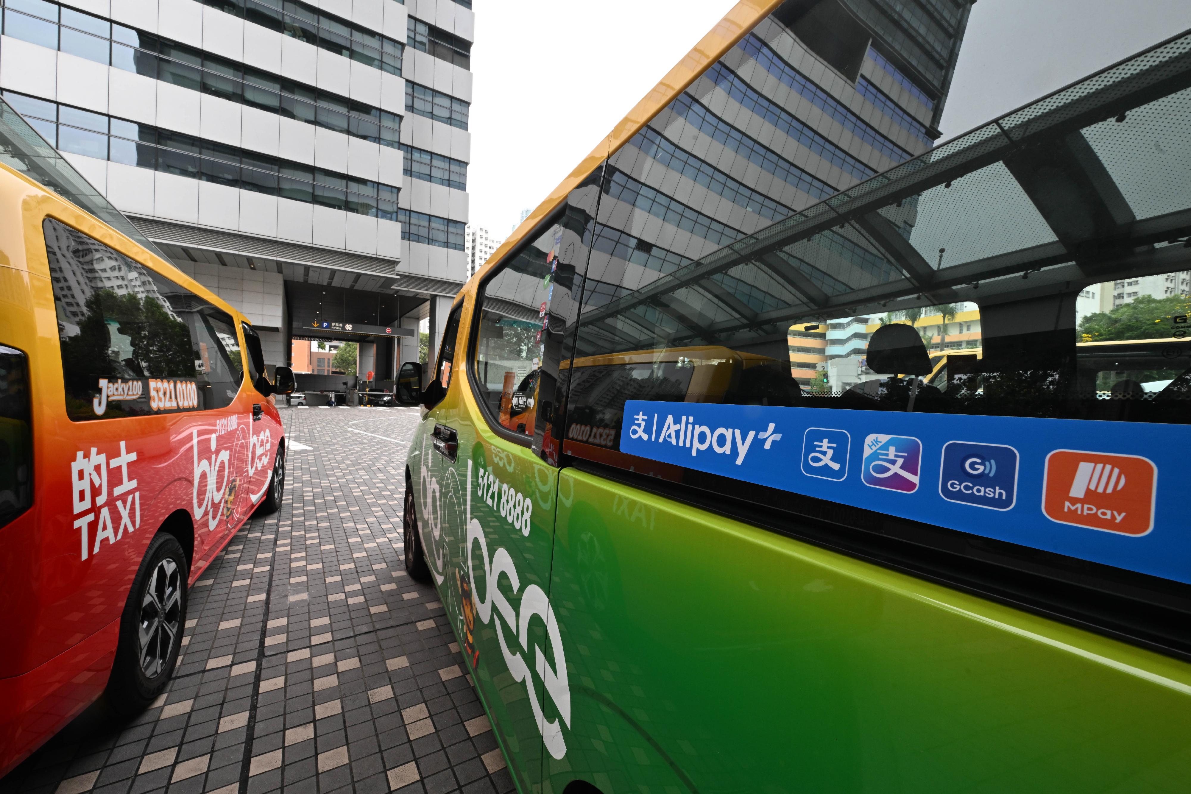 The Transport Department today (March 15) reminded taxi drivers that, starting from April 1, 2026, they must provide electronic payment means (e-payment means) to facilitate passengers' payment of taxi fares. Drivers may flexibly choose the e-payment means based on their operational needs. Stickers showing the available e-payment means should be displayed at designated positions on taxi windows for passengers' easy reference. Before boarding, passengers may check the stickers on taxi windows or ask the driver about the e-payment means available. Passengers may also continue to pay in cash.