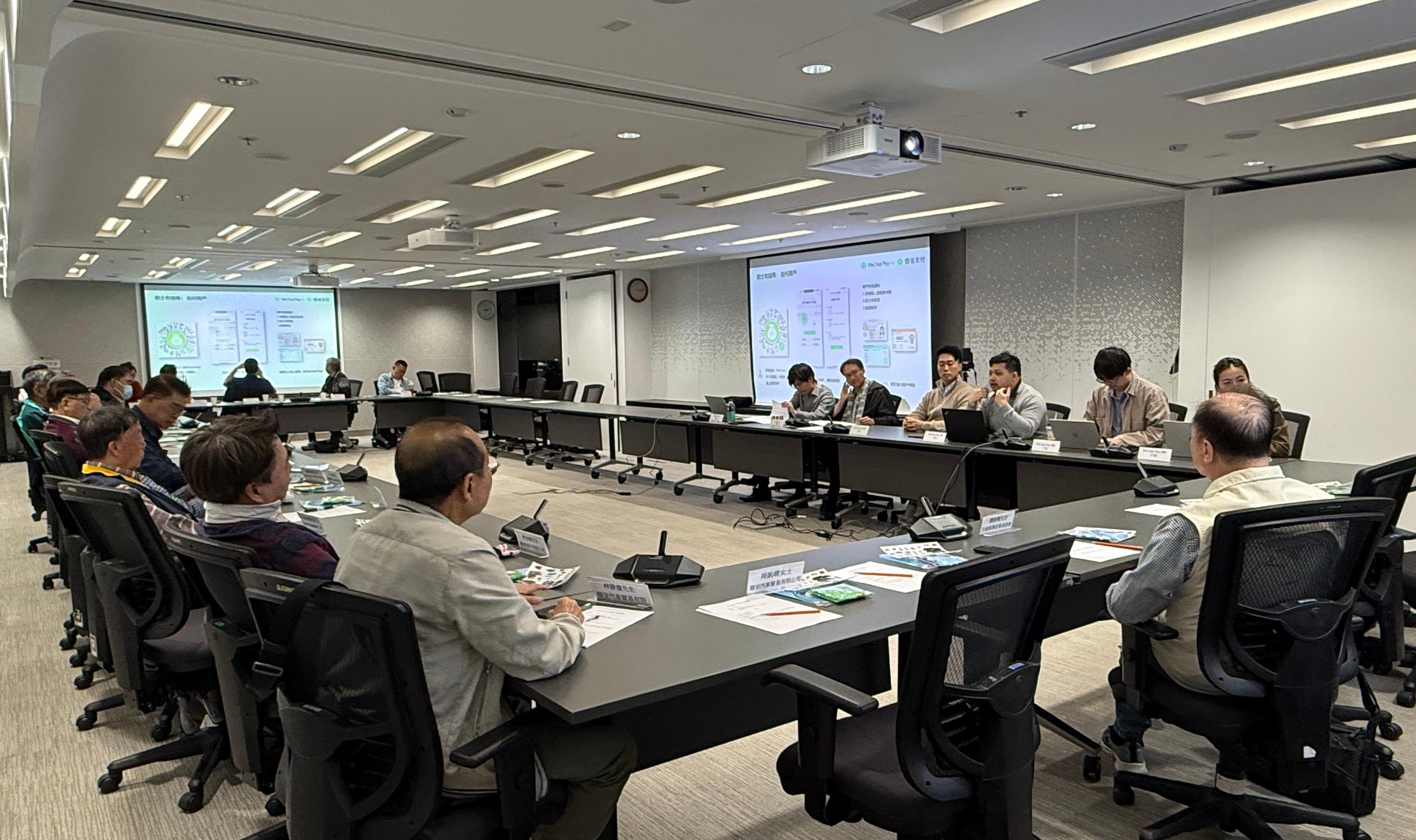 The Transport Department (TD) today (March 15) reminded taxi drivers that, starting from April 1, 2026, they must provide electronic payment means (e-payment means) to facilitate passengers' payment of taxi fares. Before boarding, passengers may check the stickers on taxi windows or ask the driver about the e-payment means available. Passengers may also continue to pay in cash. Drivers who have yet to install e-payment means are urged to do so as soon as possible to familiarise themselves with the operations. Photo shows a taxi conference hosted by the TD, where major e-payment platforms were invited to introduce the operations of e-payment means.