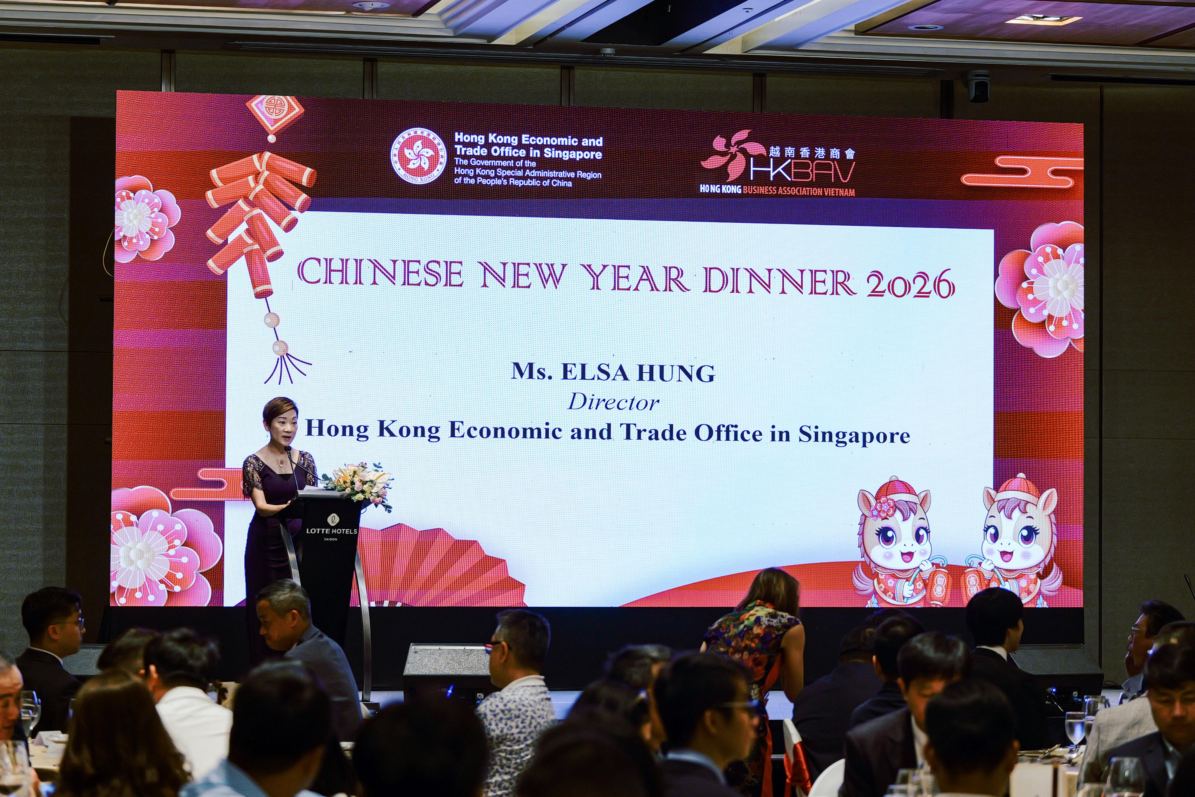 The Hong Kong Economic and Trade Office in Singapore (Singapore ETO) hosted a Chinese New Year dinner in Ho Chi Minh City, Vietnam, yesterday (March 14) to celebrate the new year with Vietnamese partners and counterparts and to promote Hong Kong. Photo shows the Director of the Singapore ETO, Ms Elsa Hung, giving a speech at the dinner.