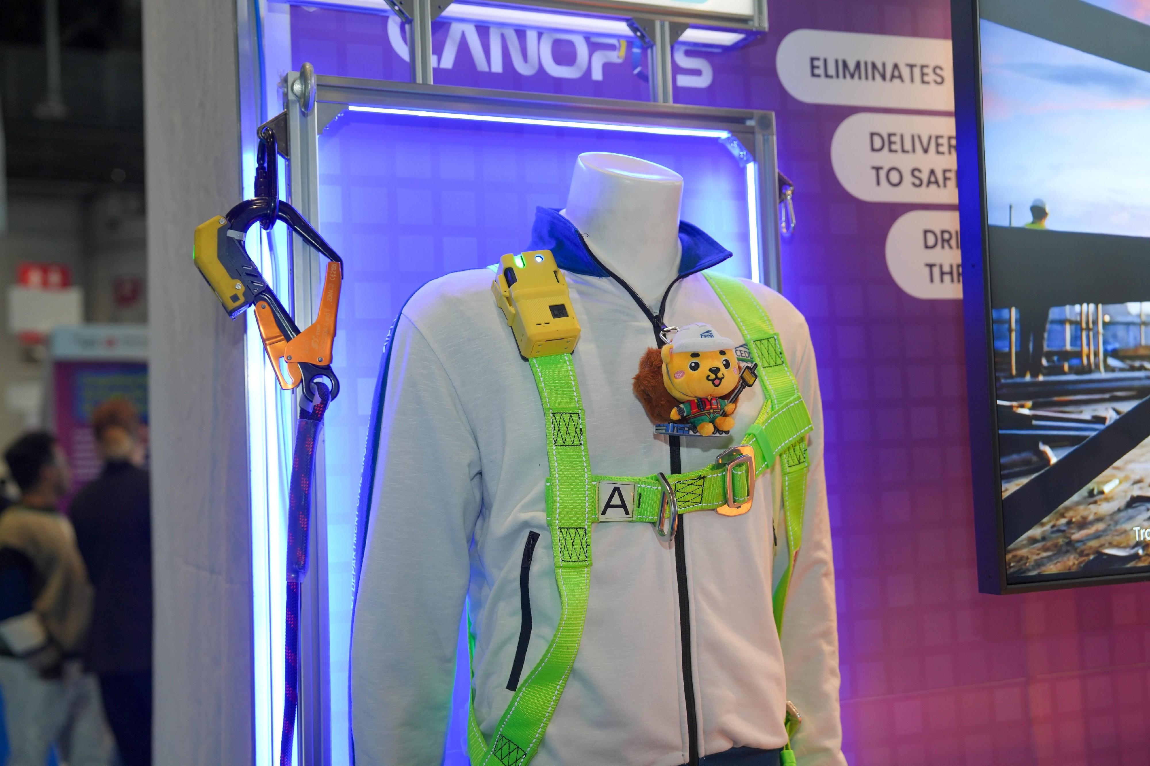 The Civil Engineering and Development Department achieved outstanding results at the 51st International Exhibition of Inventions of Geneva, winning a total of 10 awards.  Photo shows the CANOPUS - Smart Safety Harness, which won a gold medal with the congratulations of jury.

