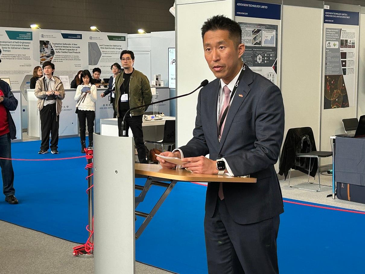 The Hong Kong Economic and Trade Office, Berlin (HKETO Berlin) hosted a reception on the occasion of Hong Kong's participation in the 51st International Exhibition of Inventions of Geneva on March 13 (Geneva time). The Director of HKETO Berlin, Mr Indiana Wong, delivers welcome remarks at the reception.