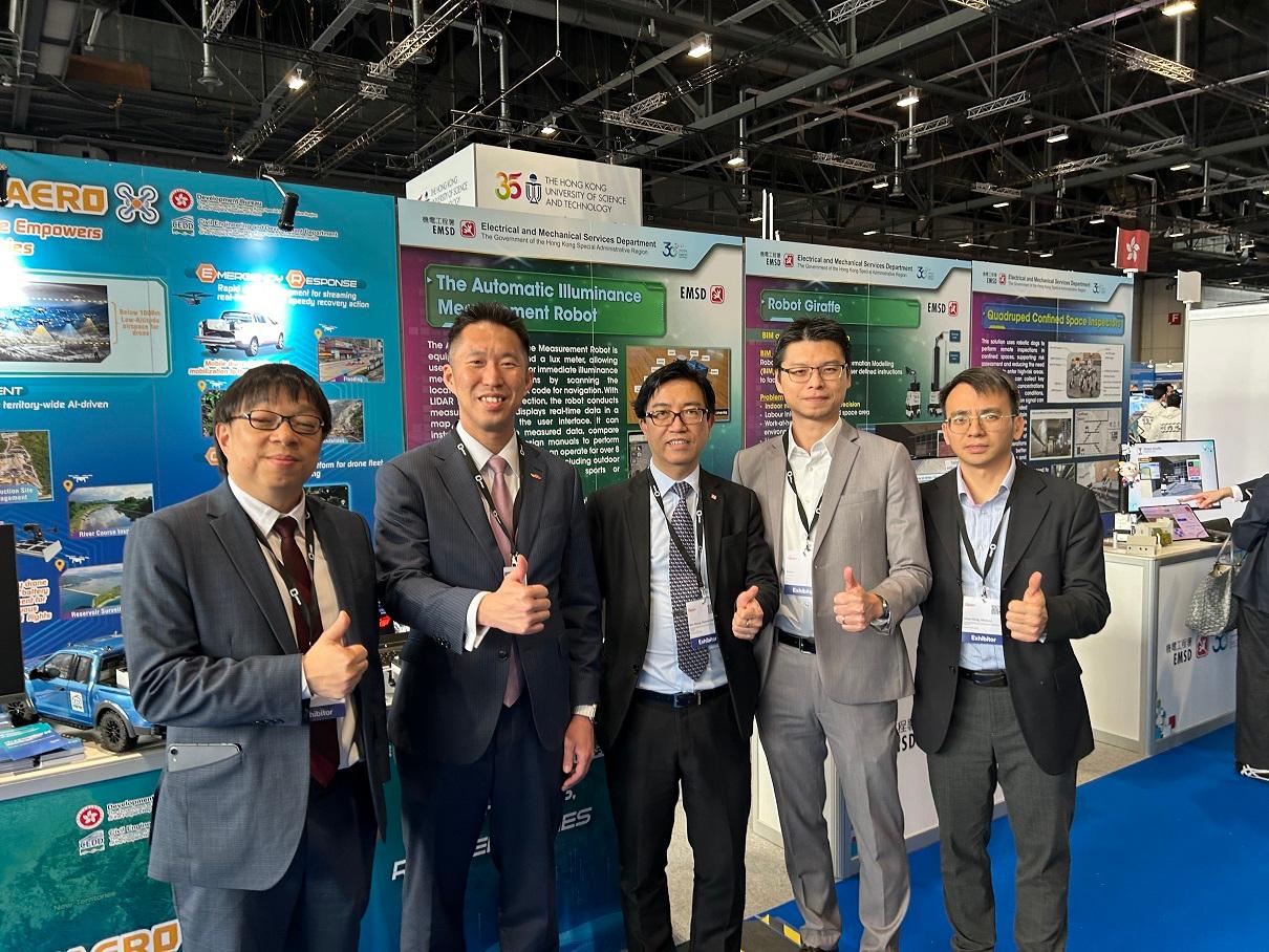 The Hong Kong Economic and Trade Office, Berlin (HKETO Berlin) hosted a reception on the occasion of Hong Kong’s participation in the 51st International Exhibition of Inventions of Geneva on March 13 (Geneva time). The Development Bureau and its departments won 36 awards. Photo shows the Deputy Secretary for Development (Works), Mr Tony Ho (first left); the Director of HKETO Berlin. Mr Indiana Wong (second left); and the Deputy Director/Trading Services of Electrical and Mechanical Services Department (EMSD), Mr Vincent Chow (centre); visiting an EMSD exhibit.