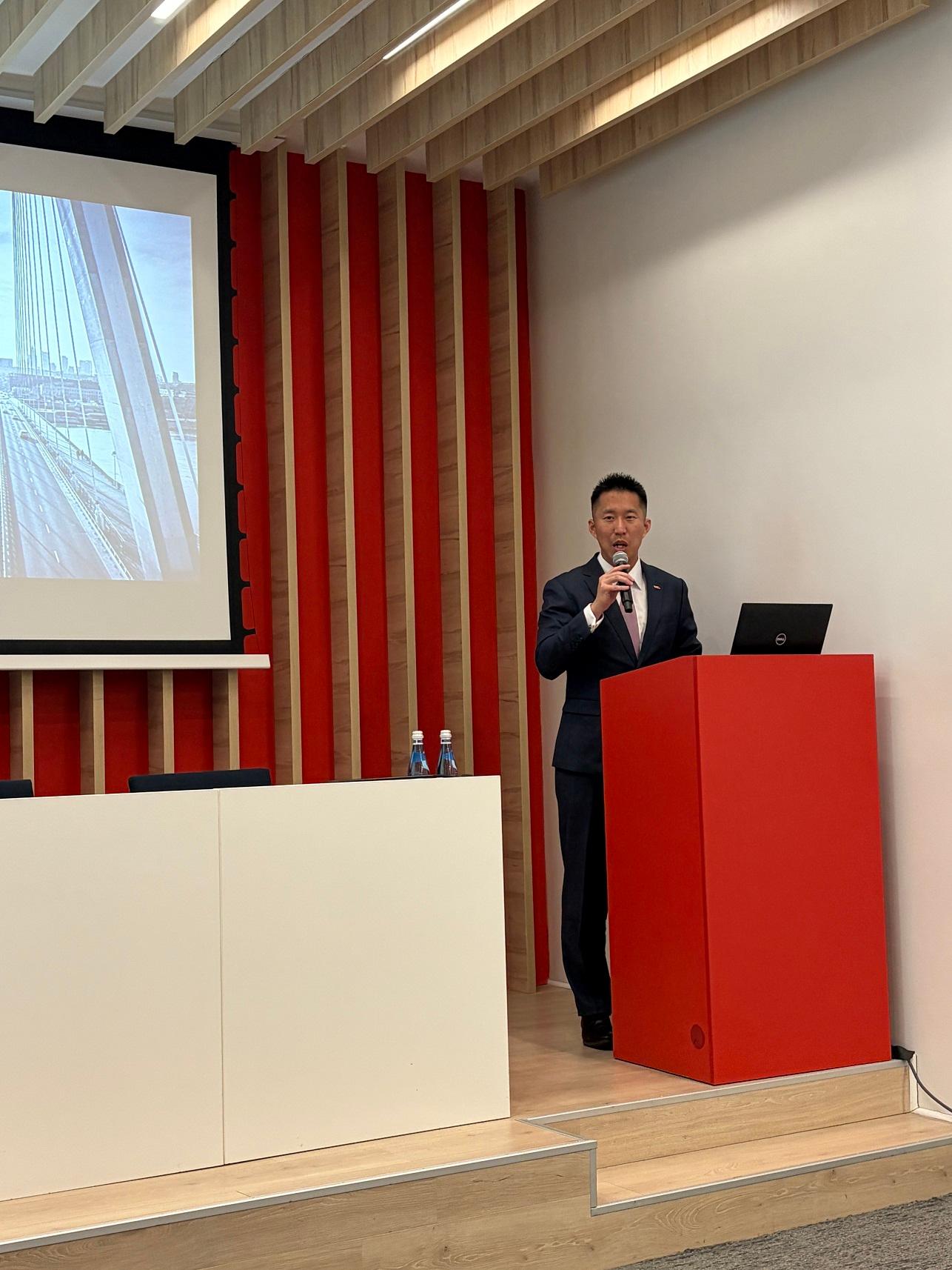 The Hong Kong Economic and Trade Office, Berlin (HKETO Berlin), Invest Hong Kong and the Hong Kong Trade Development Council jointly organised a business seminar in Warsaw, Poland, on March 11 (Warsaw time). Photo shows the Director of HKETO Berlin, Mr Indiana Wong, delivering a welcome address.