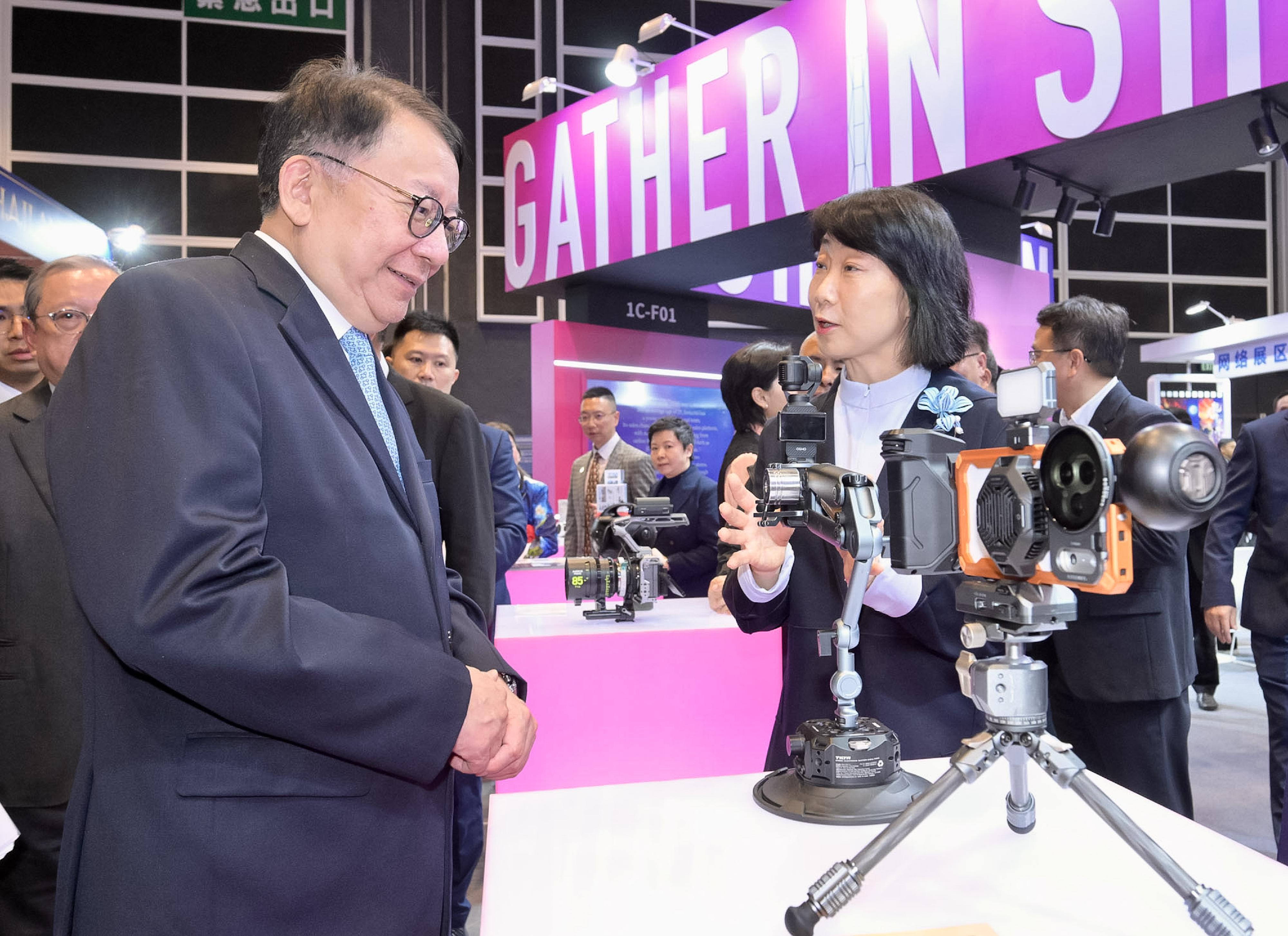The Chief Secretary for Administration, Mr Chan Kwok-ki, attended the Kick-off Ceremony of Entertainment Expo Hong Kong 2026 today (March 17). Photo shows Mr Chan (left) touring the exhibition.