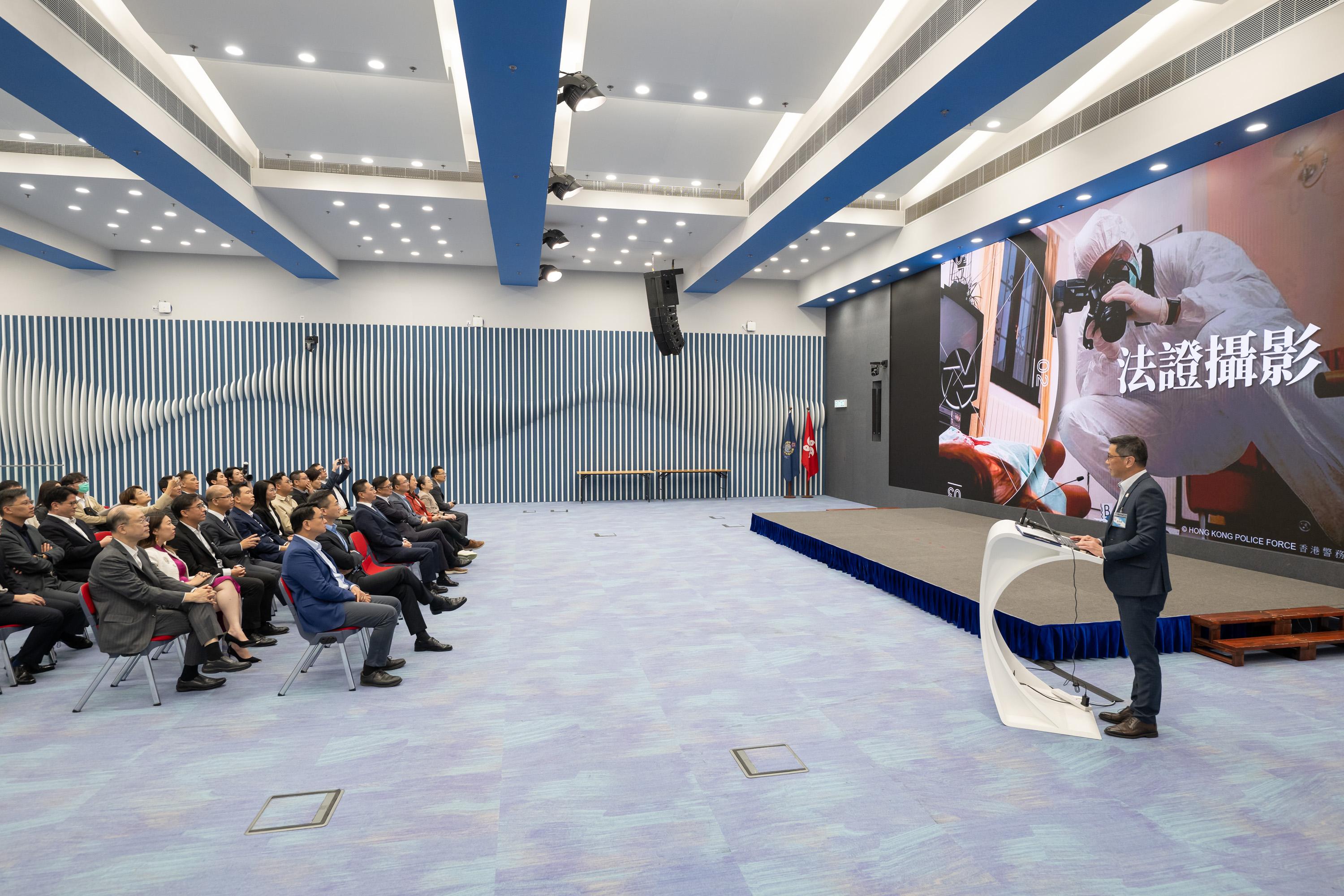 The Legislative Council Panel on Security visited the Identification Bureau (IB) of the Hong Kong Police Force today (March 17). Photo shows Members receiving a briefing on the work of IB.
